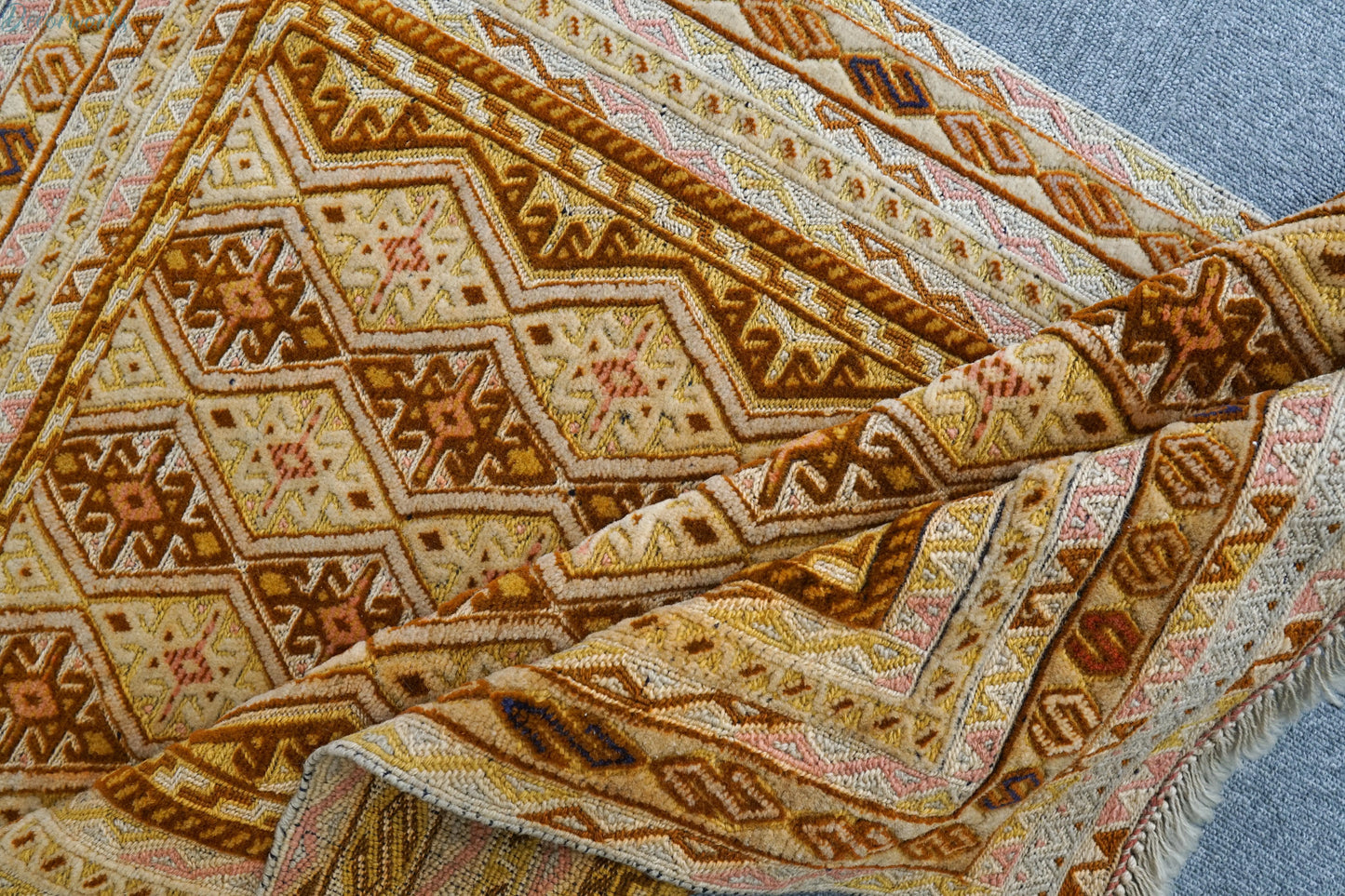115×76cm　手織りマシュワニキリム Decorworks