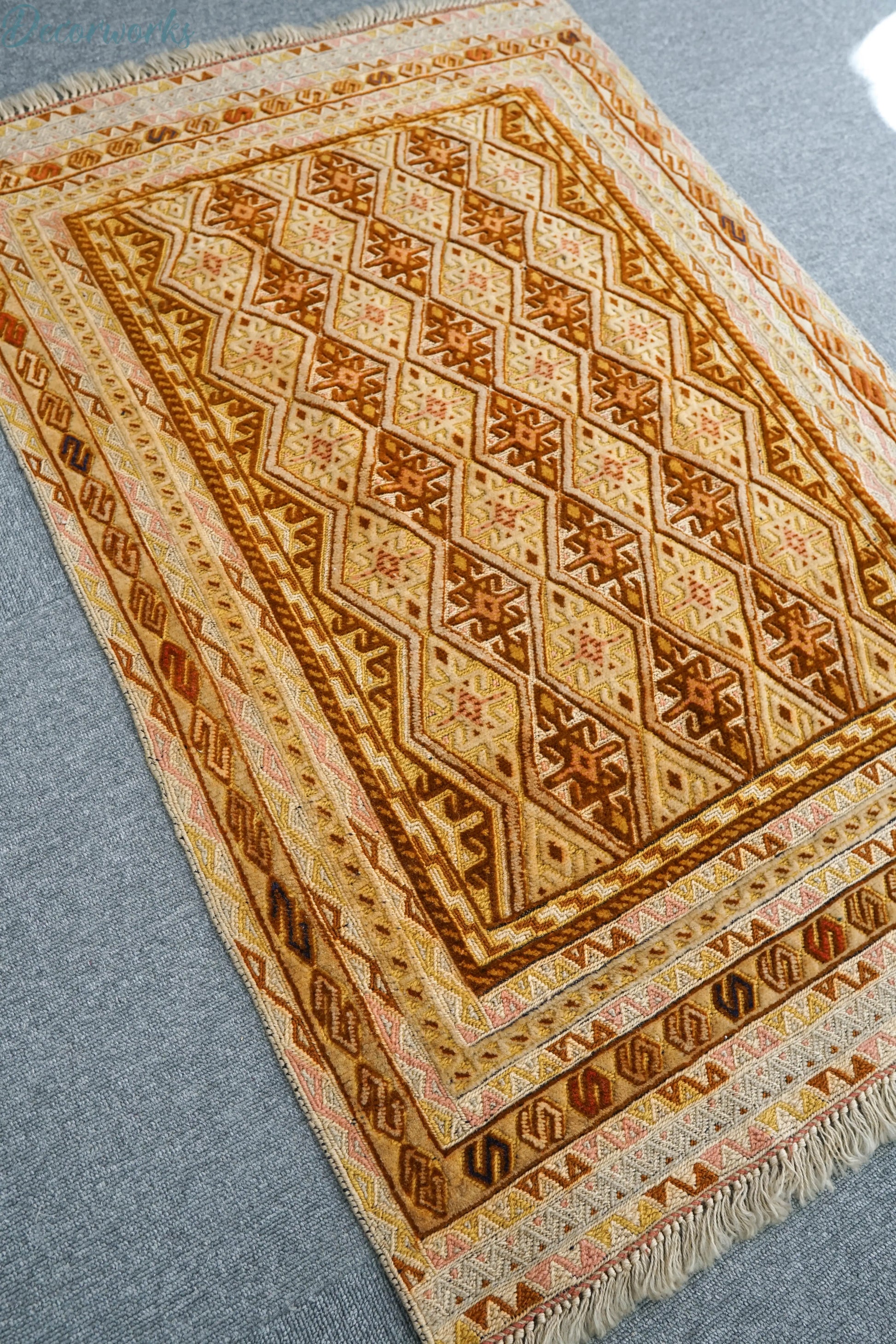 115×76cm　手織りマシュワニキリム Decorworks