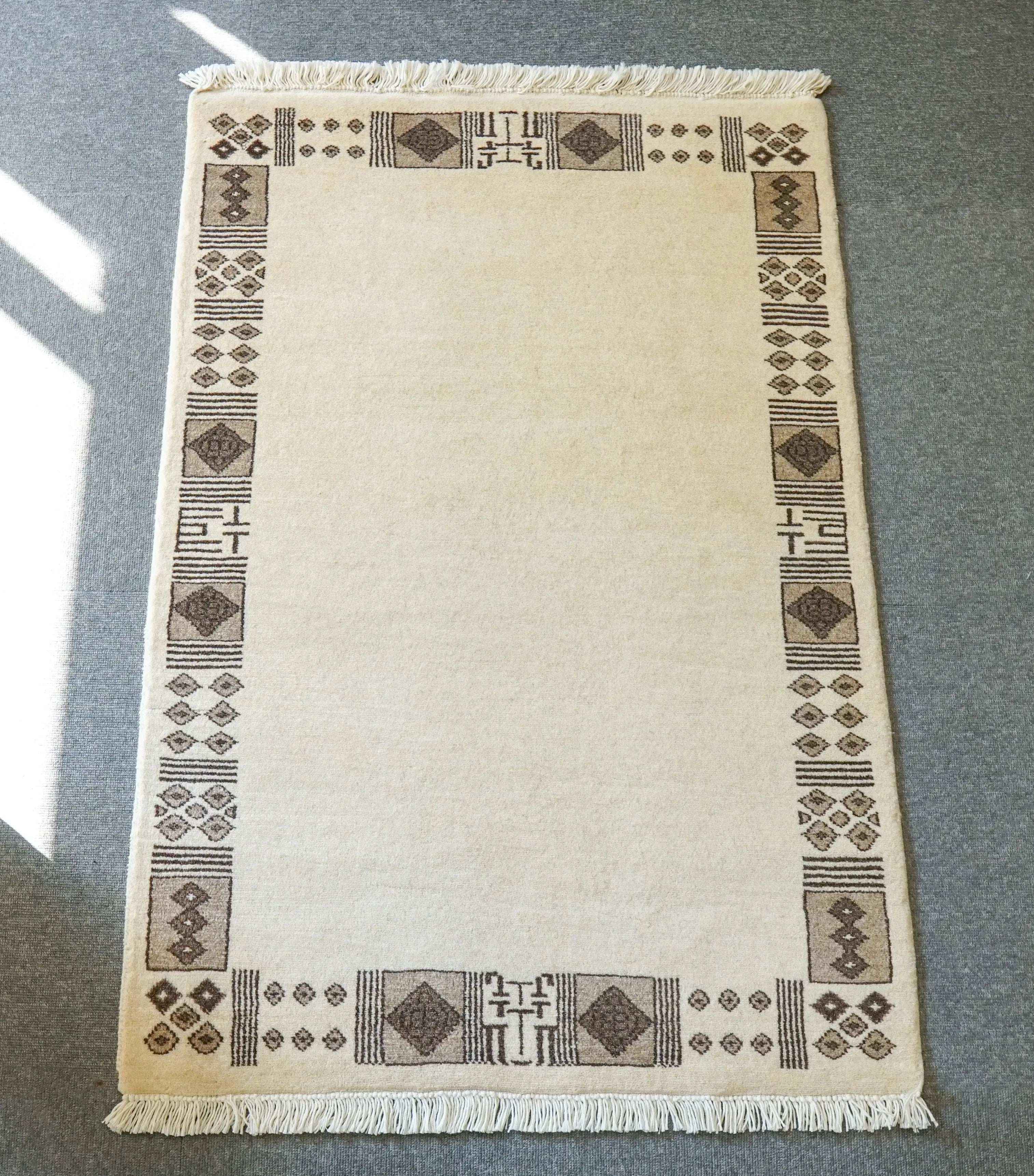 パキスタン絨毯、伝統手織りラグ、高品質ウールラグ通販、Decorworks