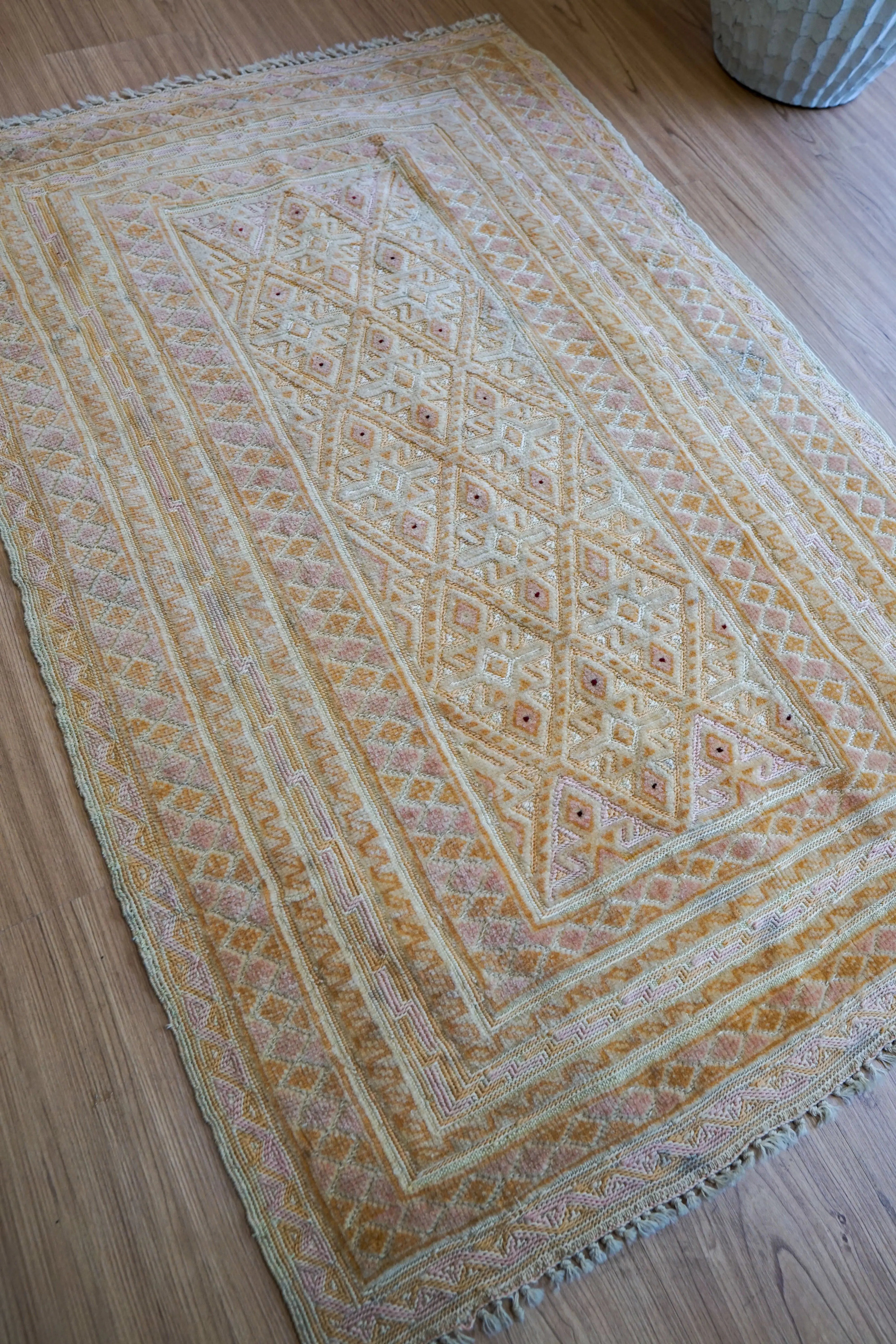 アフガニスタン　マシュワニキリム 手織り絨毯　size:115㎝ × 76cm 115cm × 76cm アフガニスタン マシュワニキリム 手織り絨毯 - Decorworks