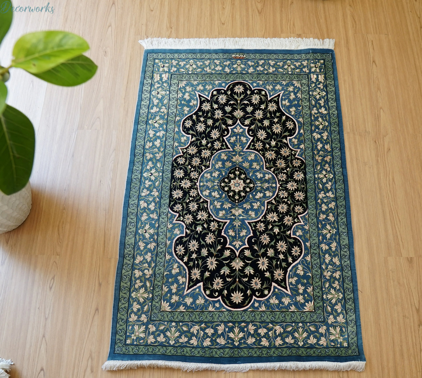 116×77cm　ペルシャ絨毯　クム産　アールローブ房　シルク 100%　証明書付 Decorworks