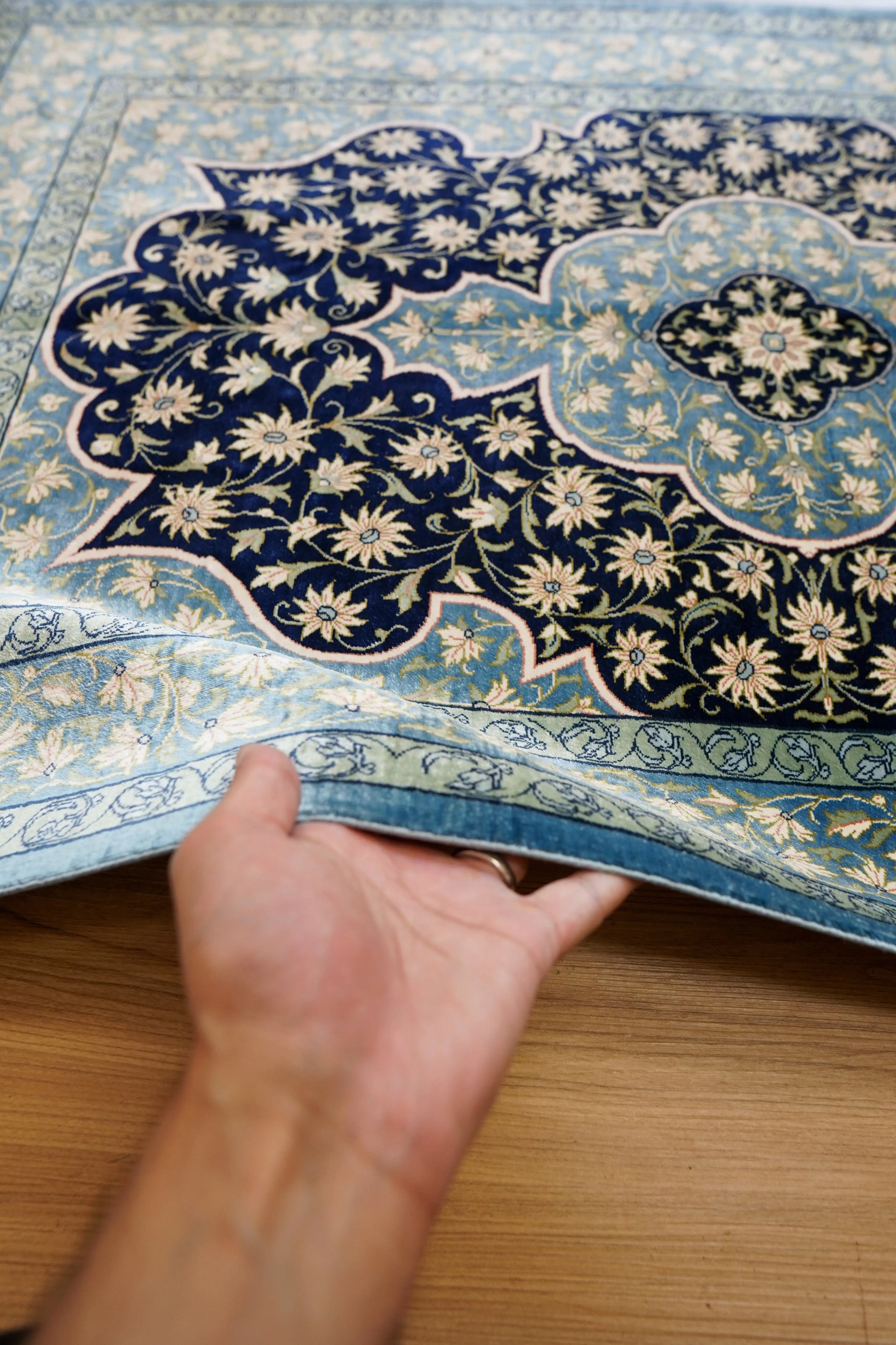 116×77cm　ペルシャ絨毯　クム産　アールローブ房　シルク 100%　証明書付 Decorworks