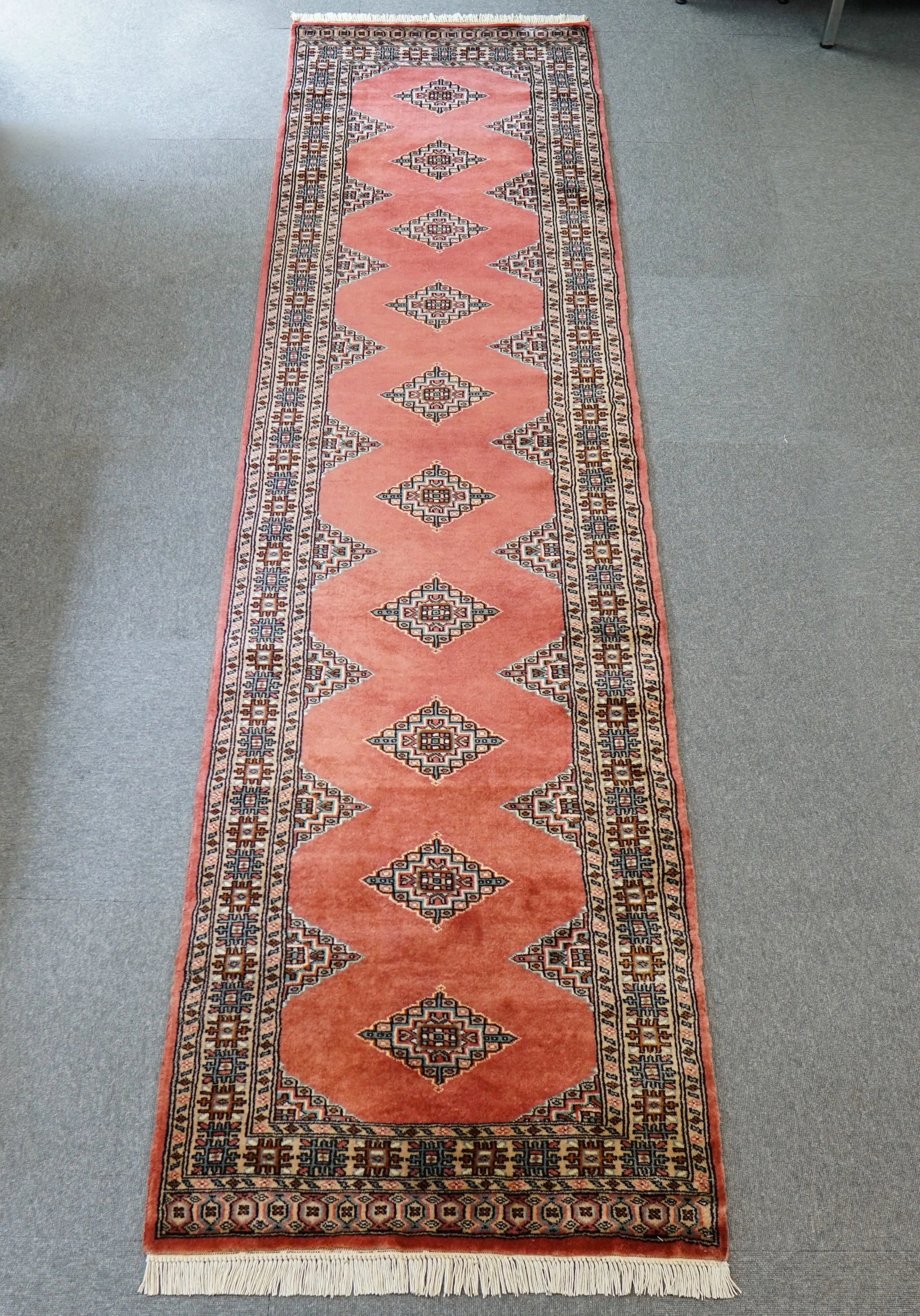 305×79cm   パキスタン手織り絨毯　ランナー Decorworks