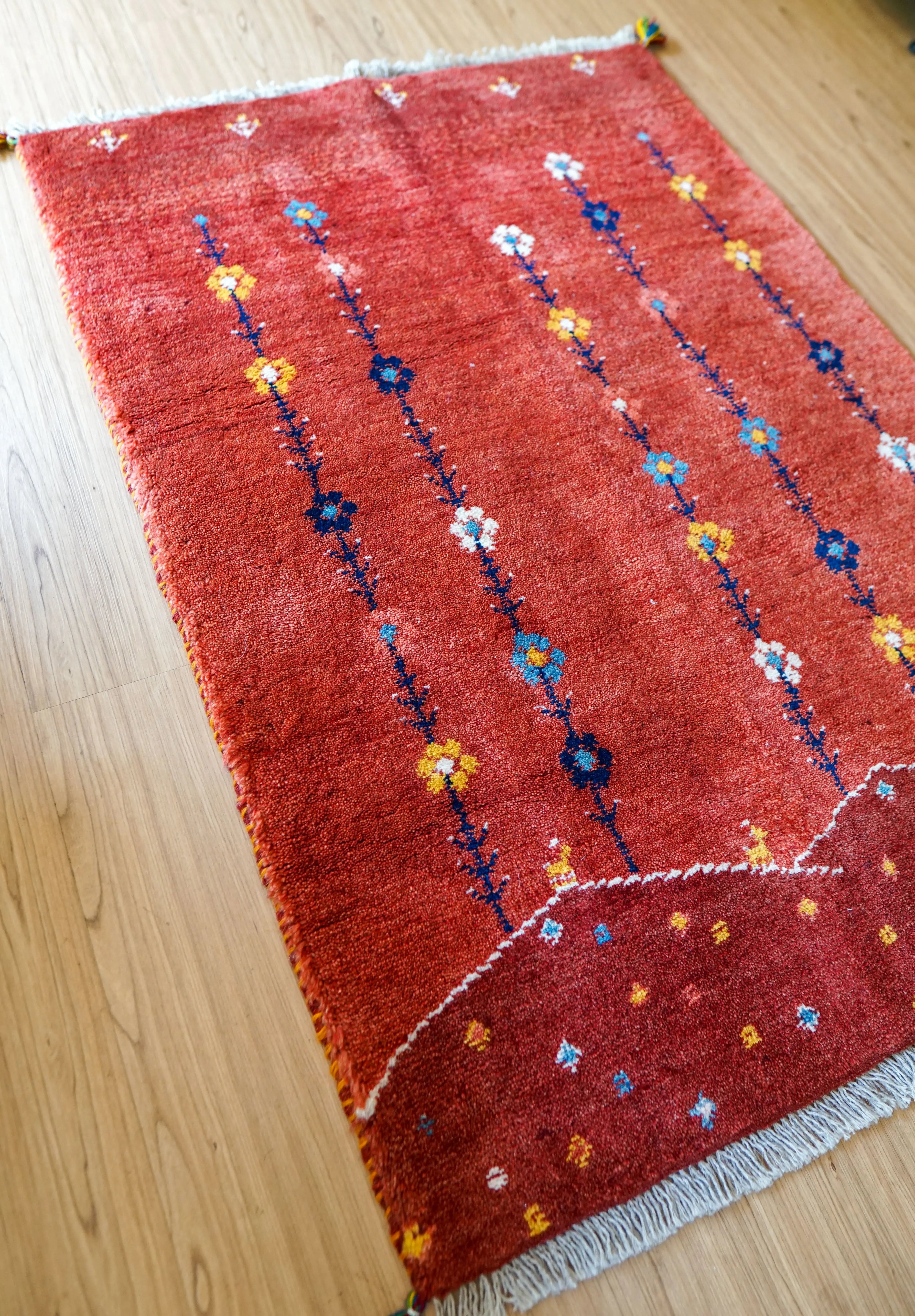 ペルシャ手織りギャッベ 遊牧民の伝統模様と天然ウール 120×80cm ギャベ ギャッベ 遊牧民伝統のウールラグ decorworks – Decorworks