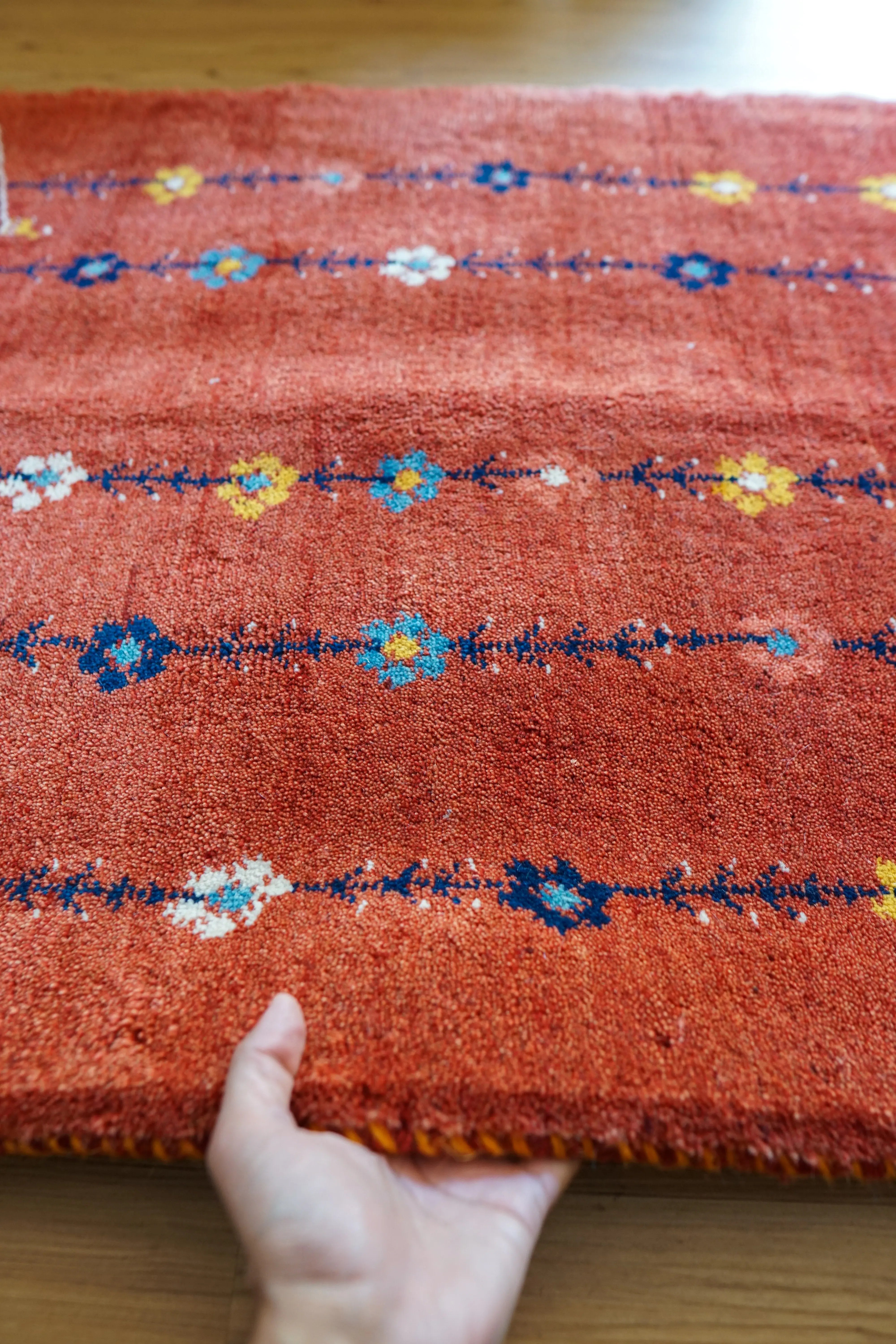 ペルシャ手織りギャッベ 遊牧民の伝統模様と天然ウール 120×80cm ギャベ ギャッベ 遊牧民伝統のウールラグ decorworks – Decorworks