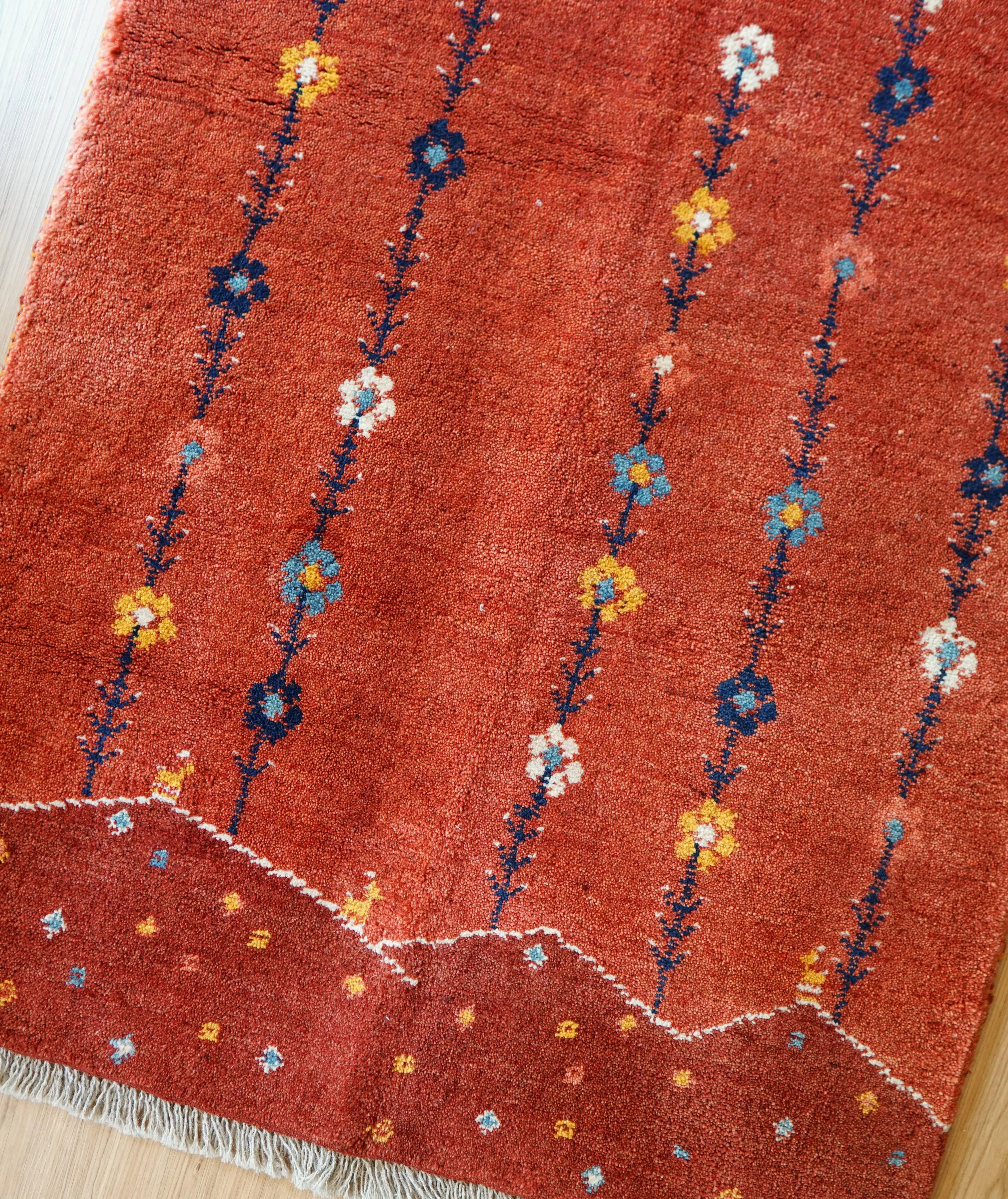 ペルシャ手織りギャッベ 遊牧民の伝統模様と天然ウール 120×80cm ギャベ ギャッベ 遊牧民伝統のウールラグ decorworks – Decorworks