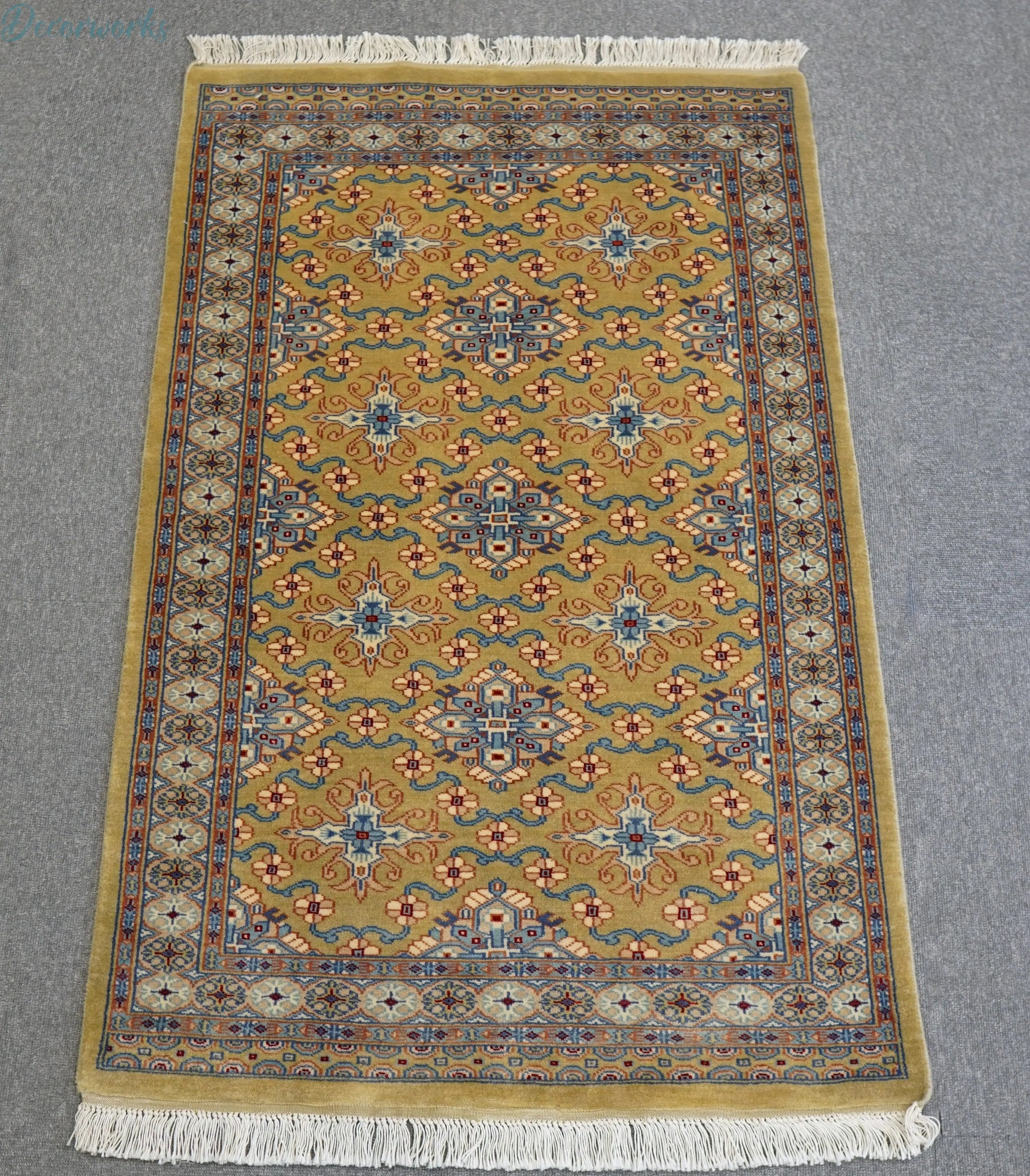 121×78cm パキスタン手織り絨毯 Decorworks