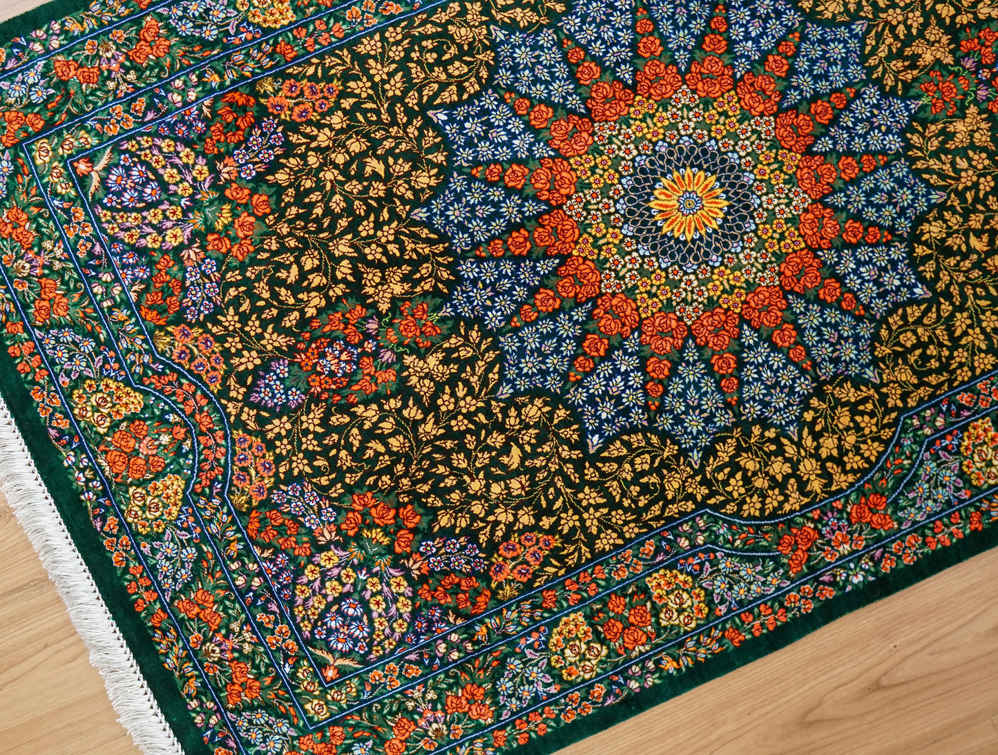 121×80cm　 ペルシャ絨毯　クム産　シラージ房　シルク　証明書付 Decorworks