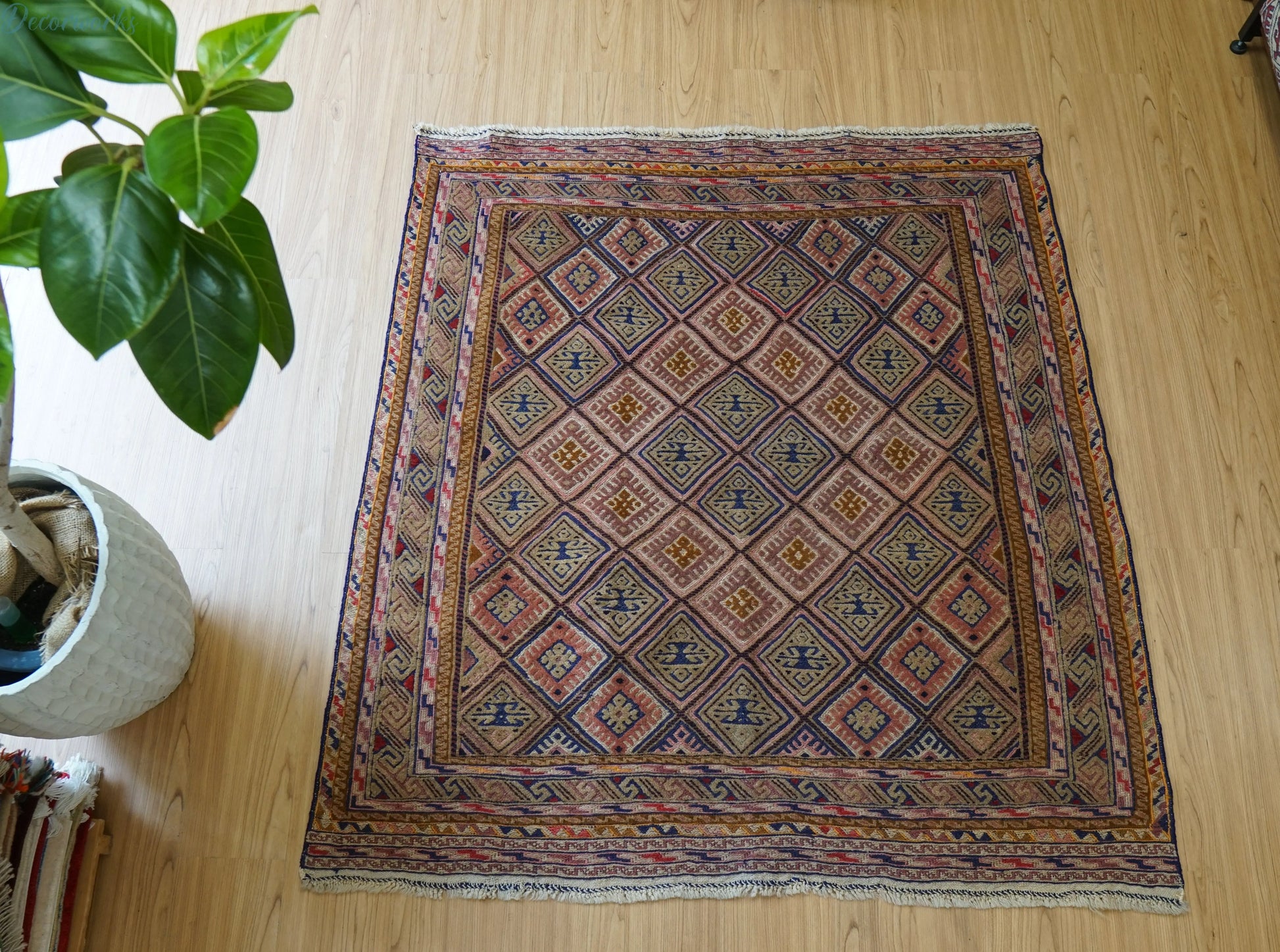 122×112cm 手織りマシュワニキリム Decorworks