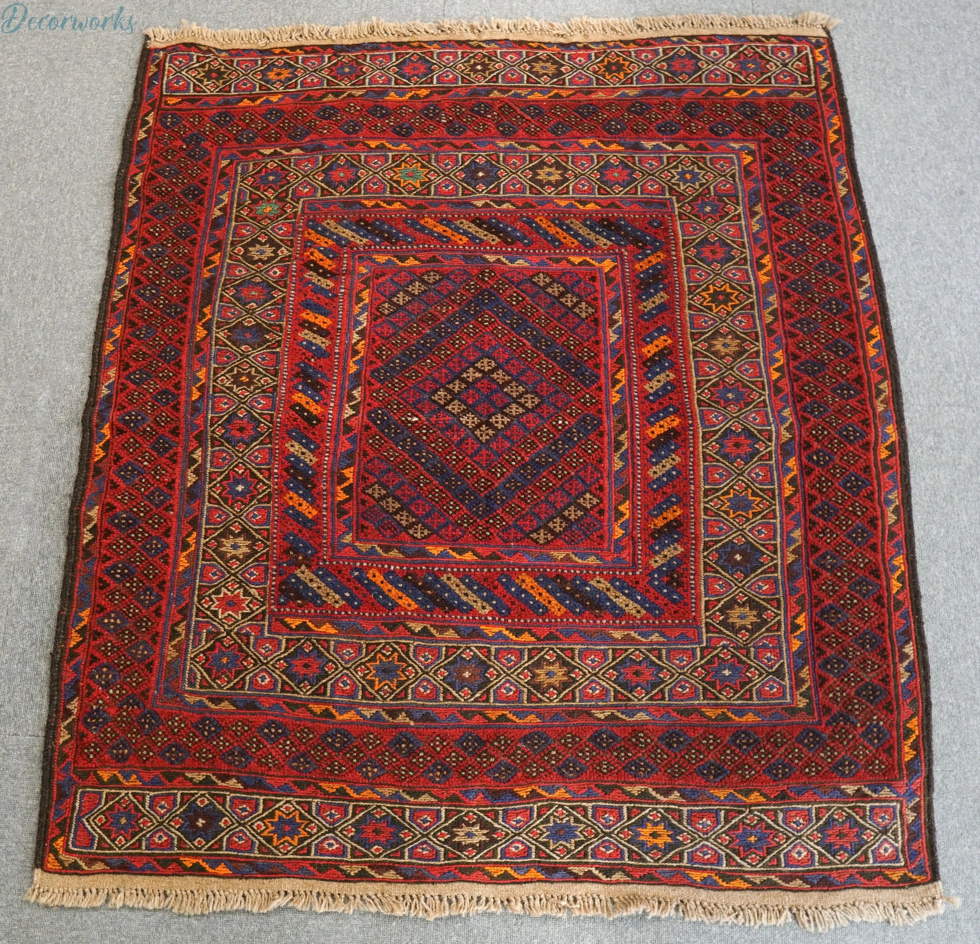 126×116cm 手織りマシュワニキリム 手織り絨毯 トライバルラグ Decorworks