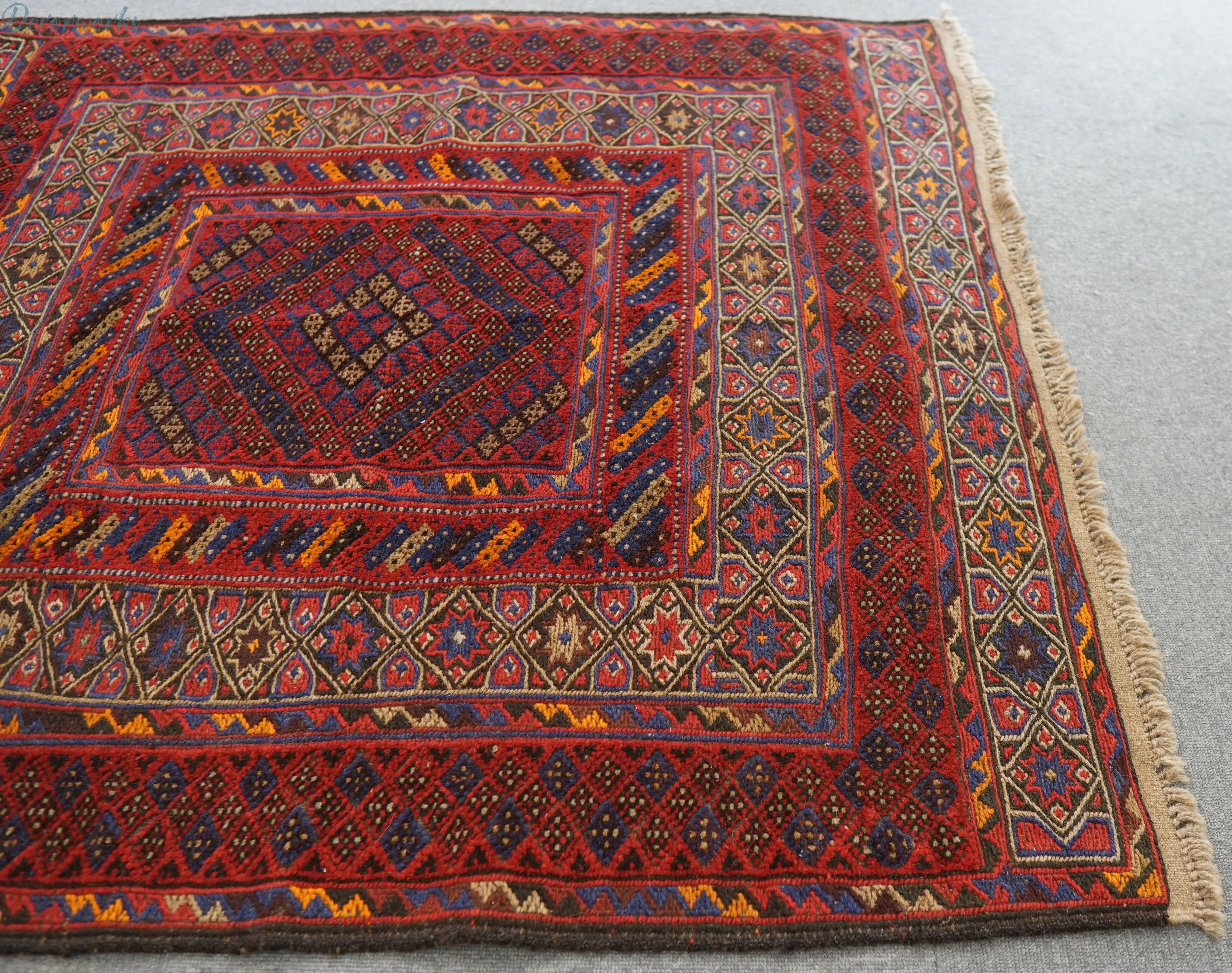 126×116cm 手織りマシュワニキリム 手織り絨毯 トライバルラグ