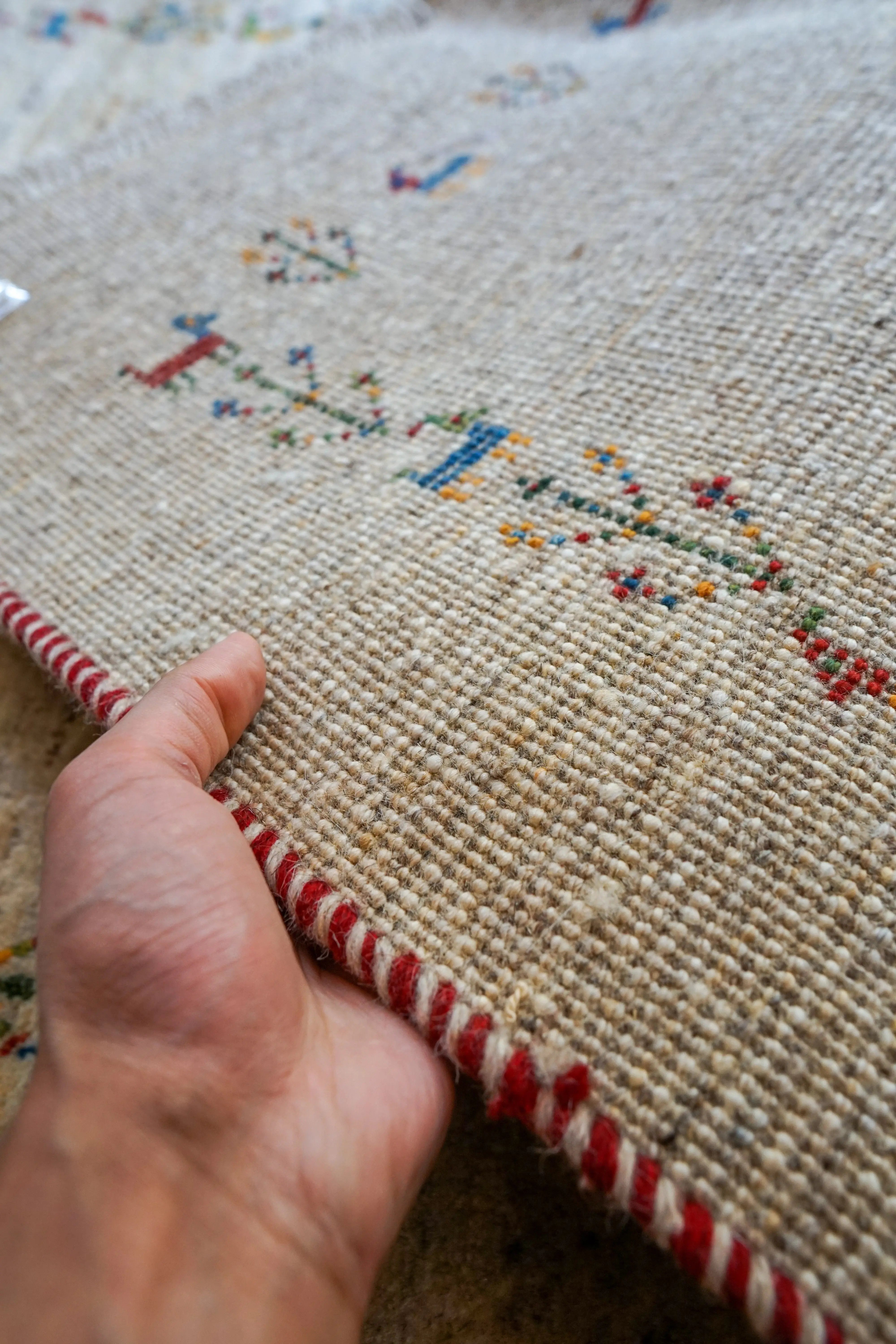 ペルシャ手織りギャッベ アマレ族130×80cm ギャッベ ペルシャ手織りギャッベ アマレ族130×80cm｜天然ウールの