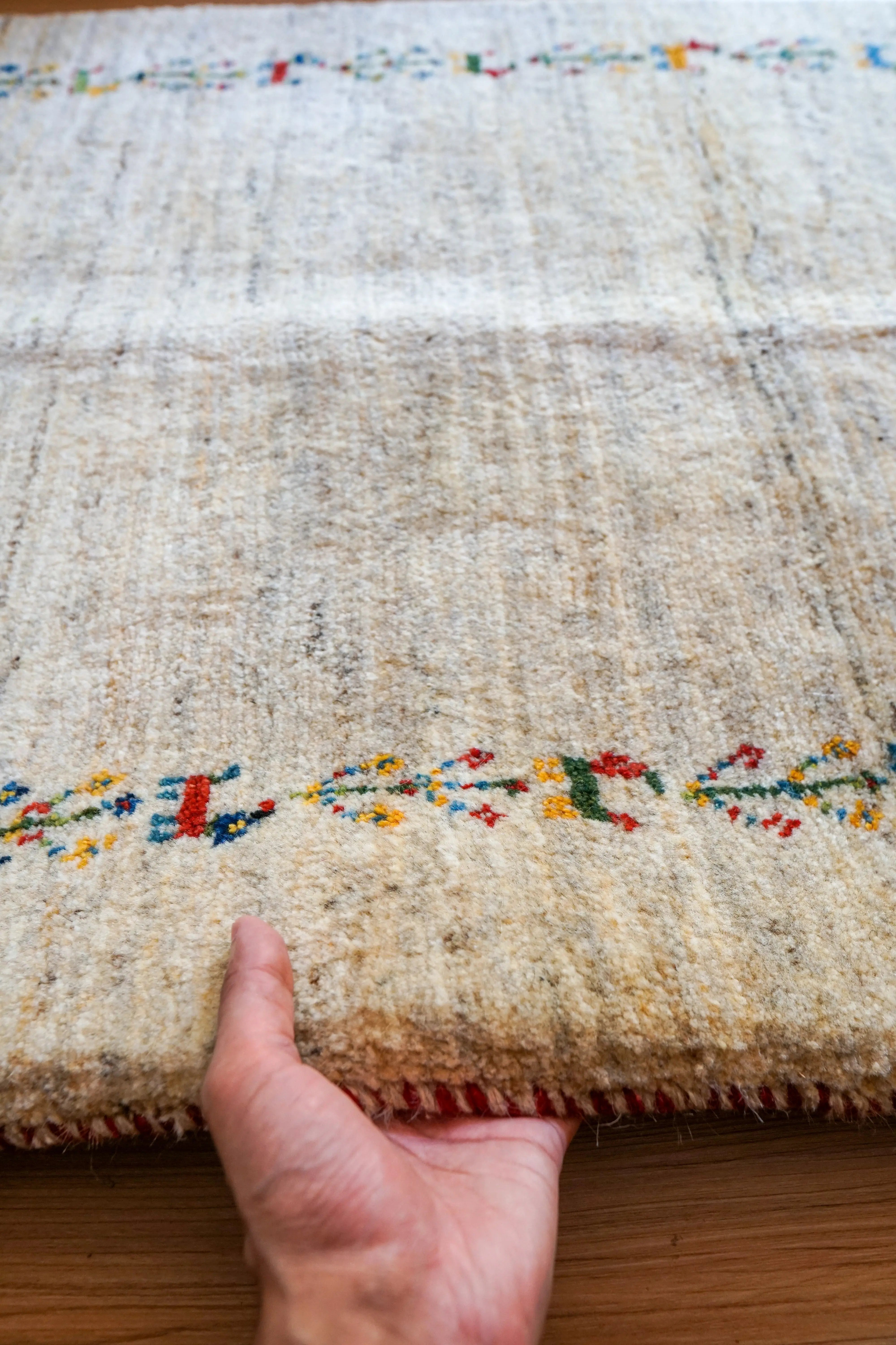 ペルシャ手織りギャッベ アマレ族130×80cm ギャッベ ペルシャ手織りギャッベ アマレ族130×80cm｜天然ウールの