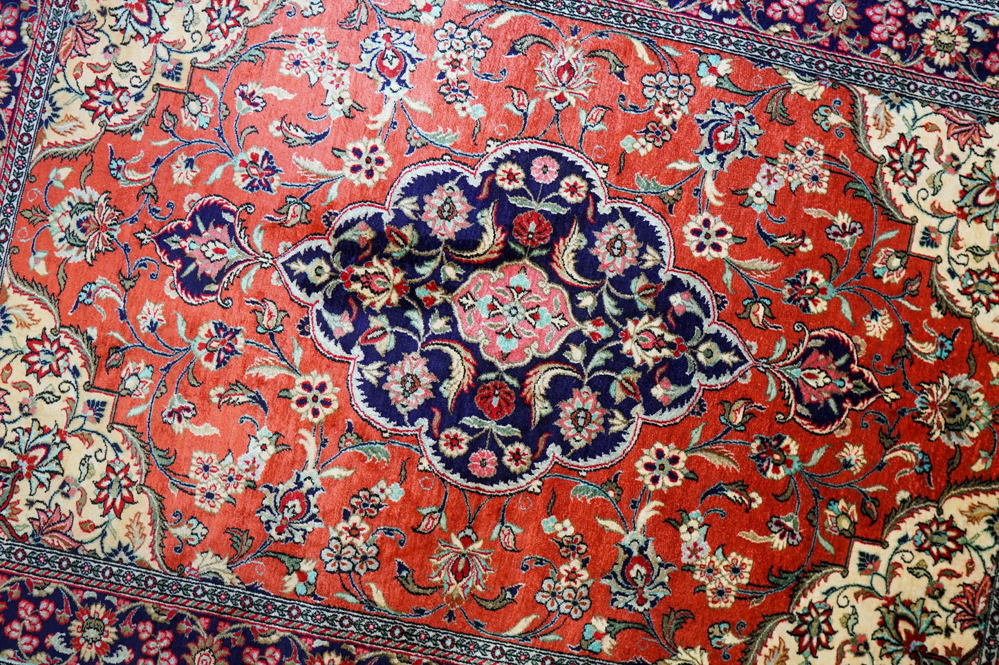 145×102cm ペルシャ絨毯　クム産 シルク　ビンテージラグ Decorworks