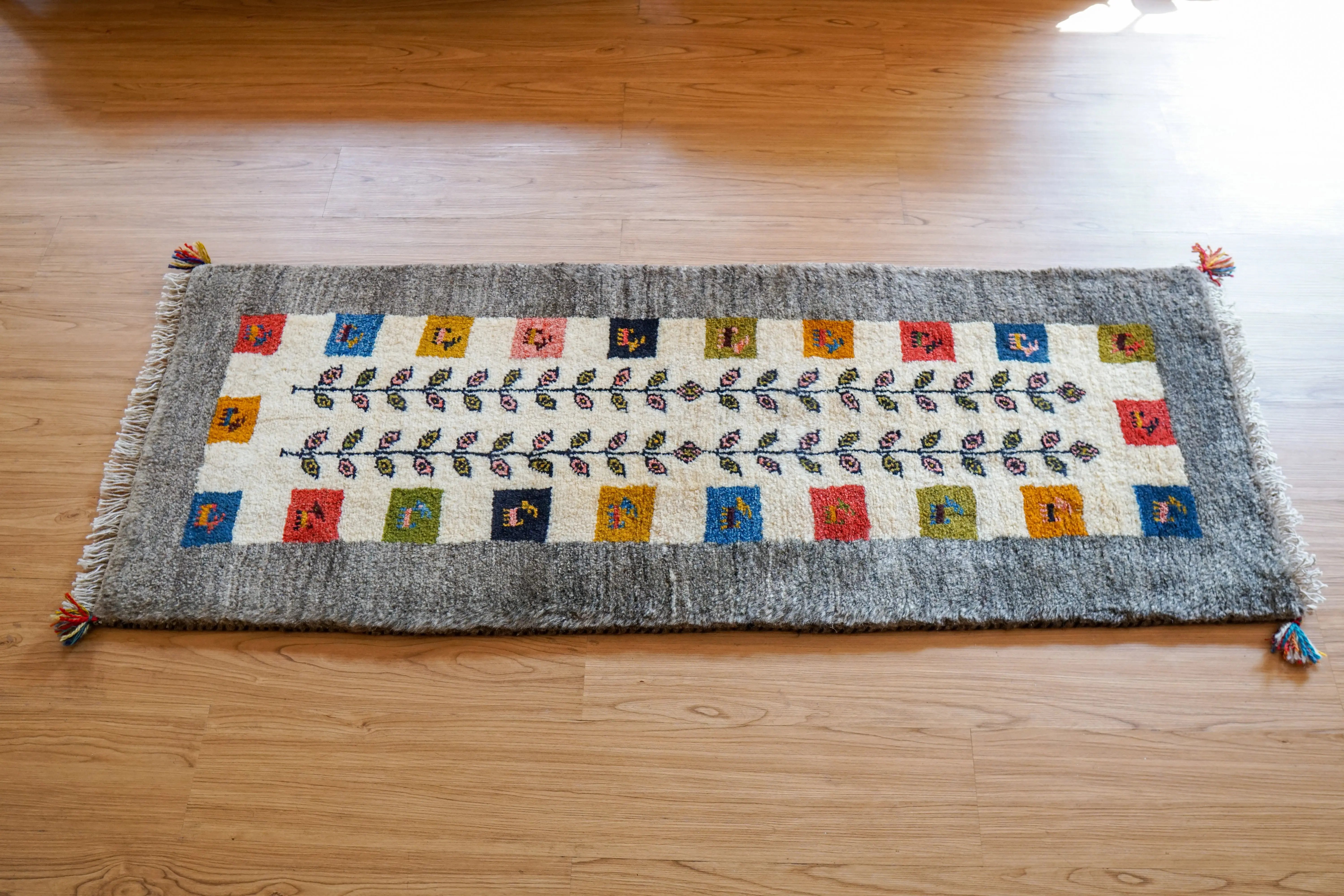 ギャッベ ランナー カシュガイ族 手織り ウールラグ 高級トライバル