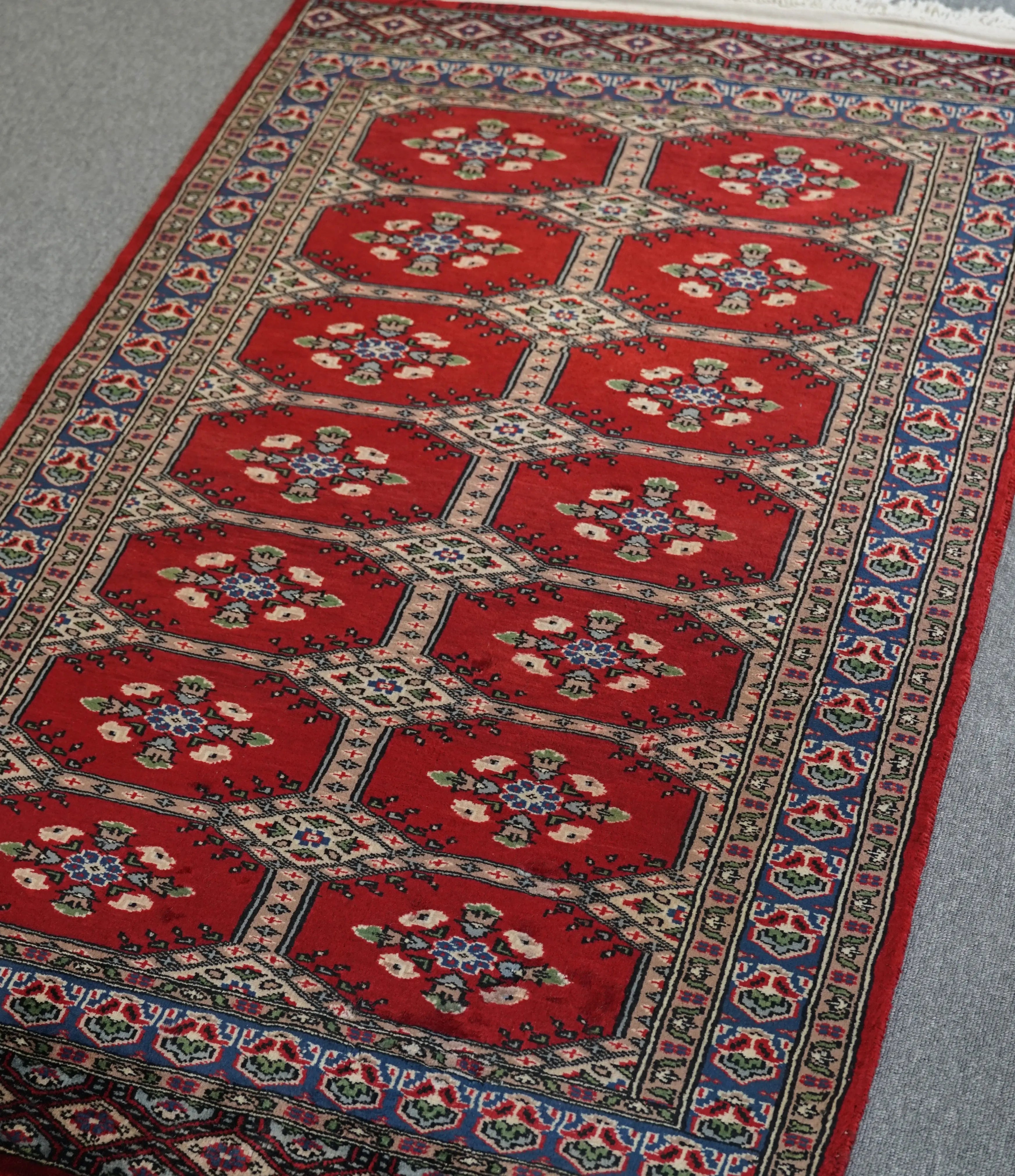 パキスタン手織り絨毯 150×92cm、ジャールダールデザインの伝統模様ラグ パキスタン手織り絨毯 150×92cm、ジャールダールデザインの伝統模様