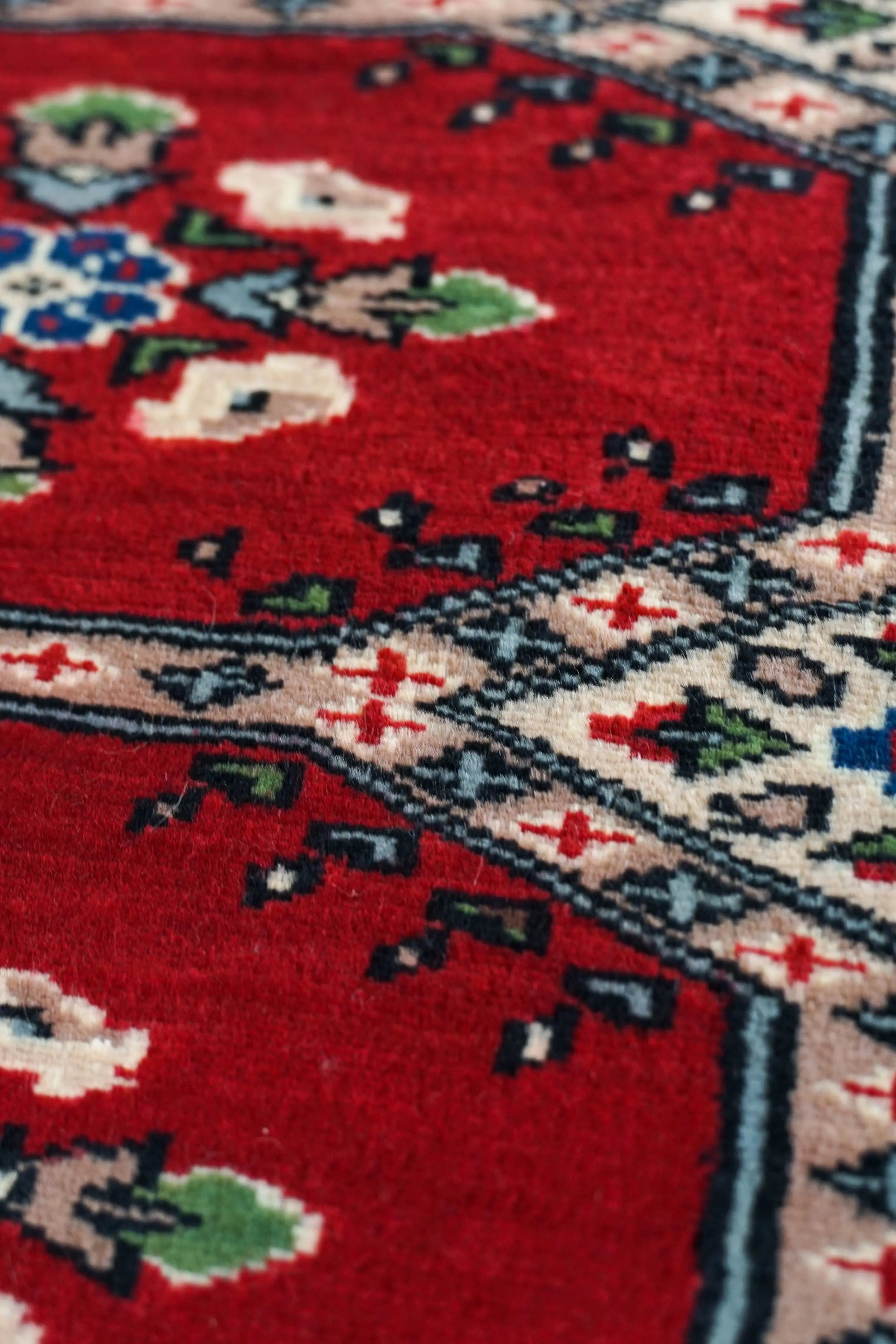 パキスタン手織り絨毯 150×92cm、ジャールダールデザインの伝統模様ラグ パキスタン手織り絨毯 150×92cm、ジャールダールデザインの伝統模様