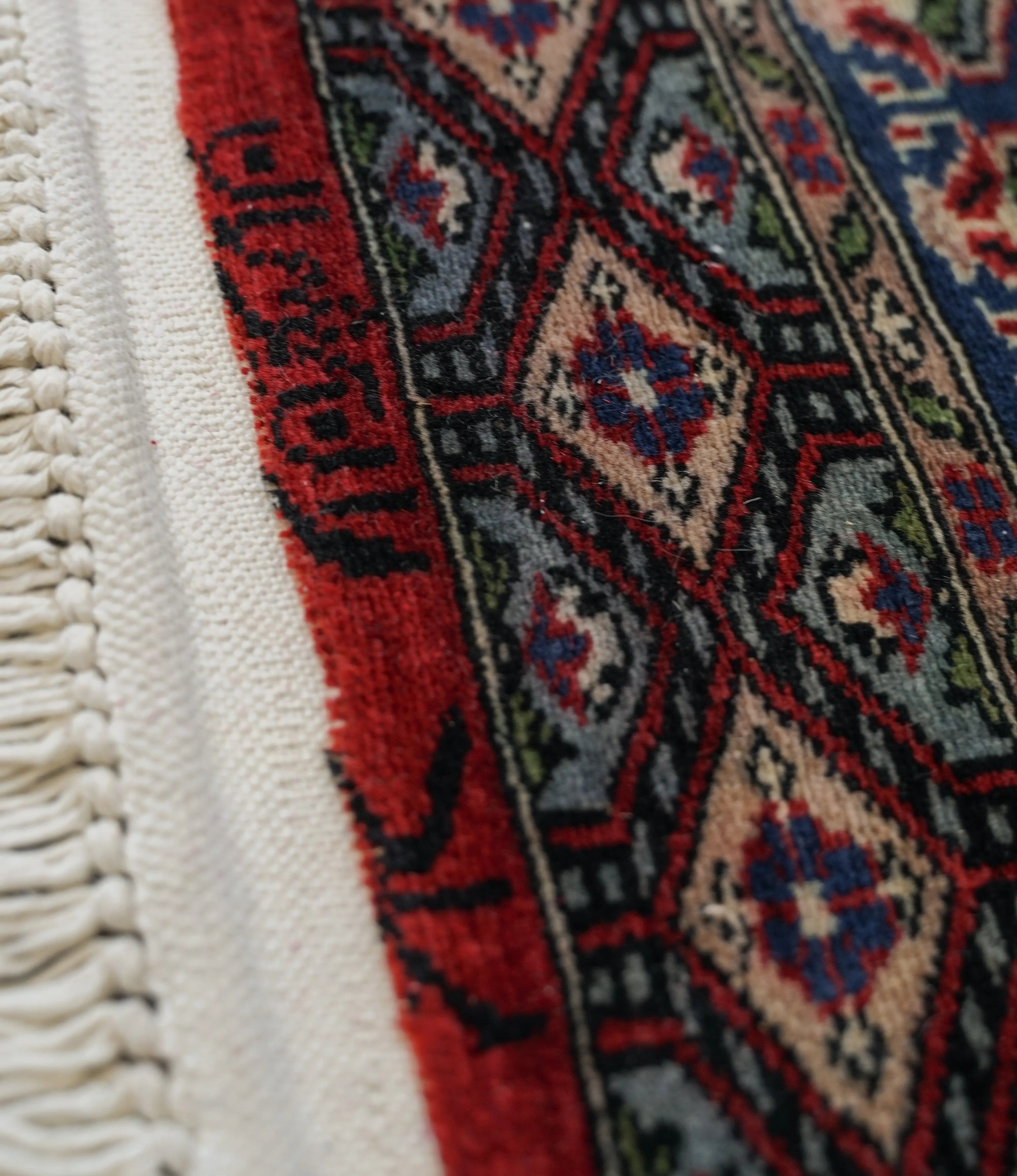 パキスタン手織り絨毯 150×92cm、ジャールダールデザインの伝統模様