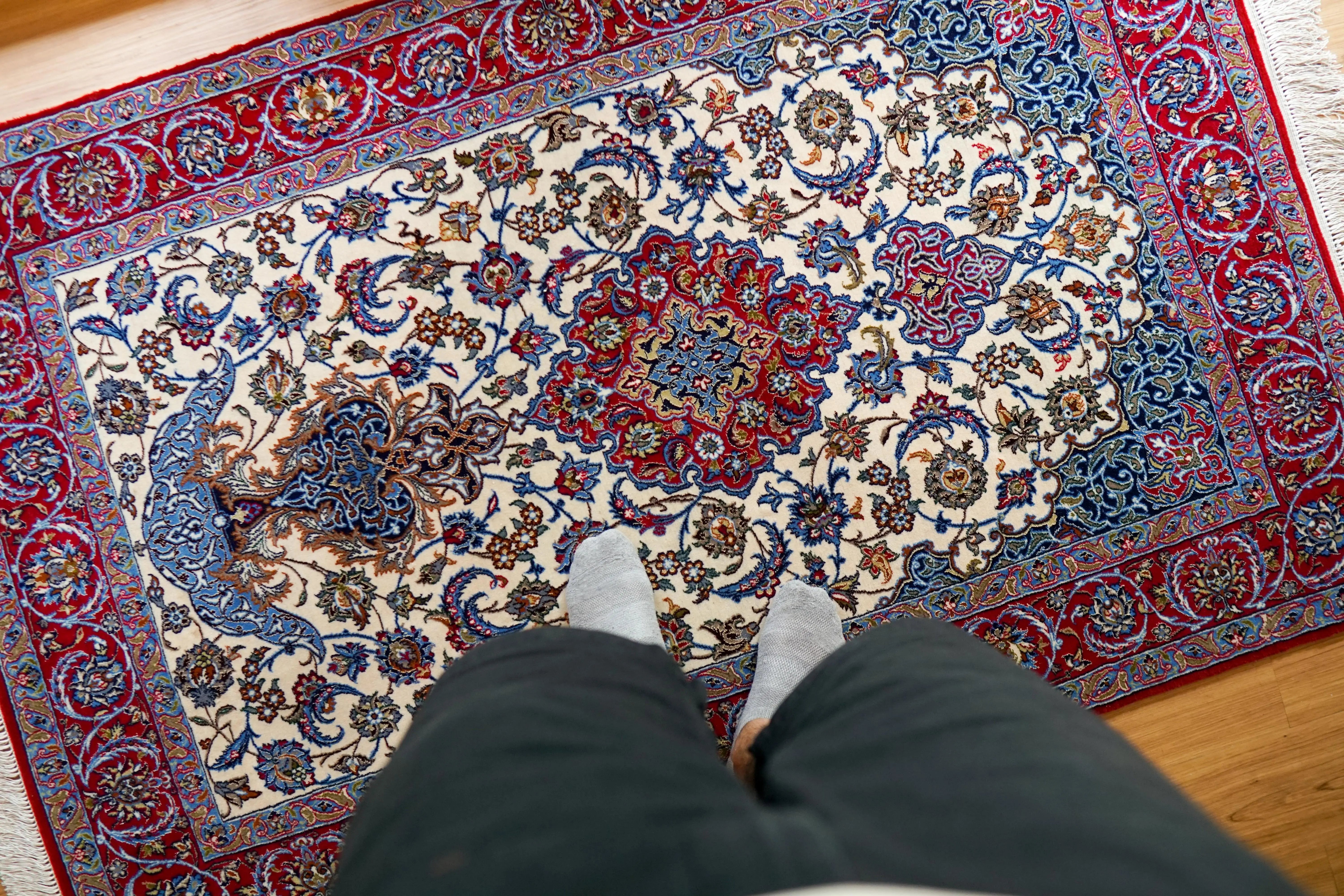 オールドイスファハンラグ ペルシャ絨毯｜伝統と歴史を受け継ぐ