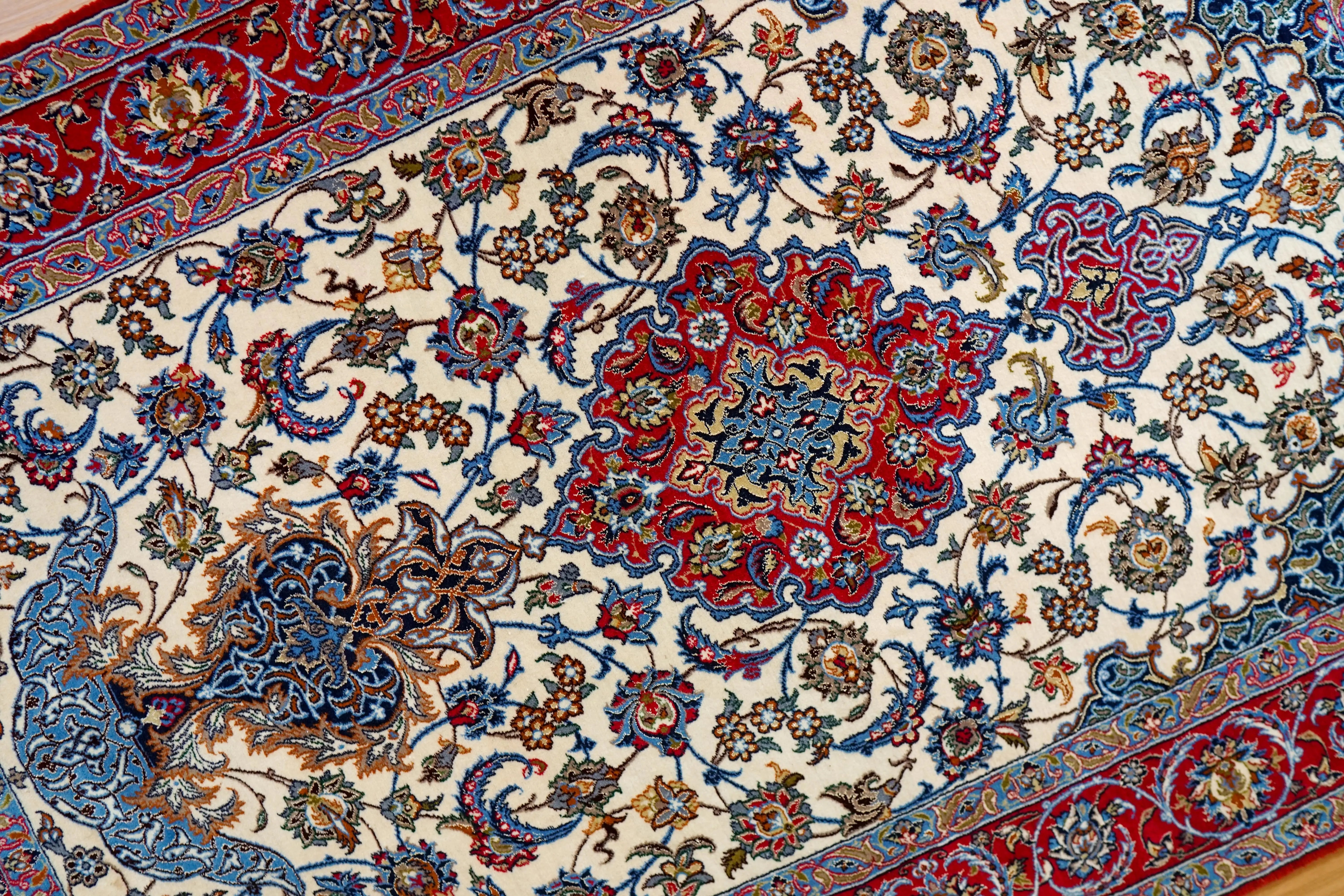 ペルシャイスファハン手作りラグ 約200x300cm ペルシャイスファハン ラグ手作り 200x300cm