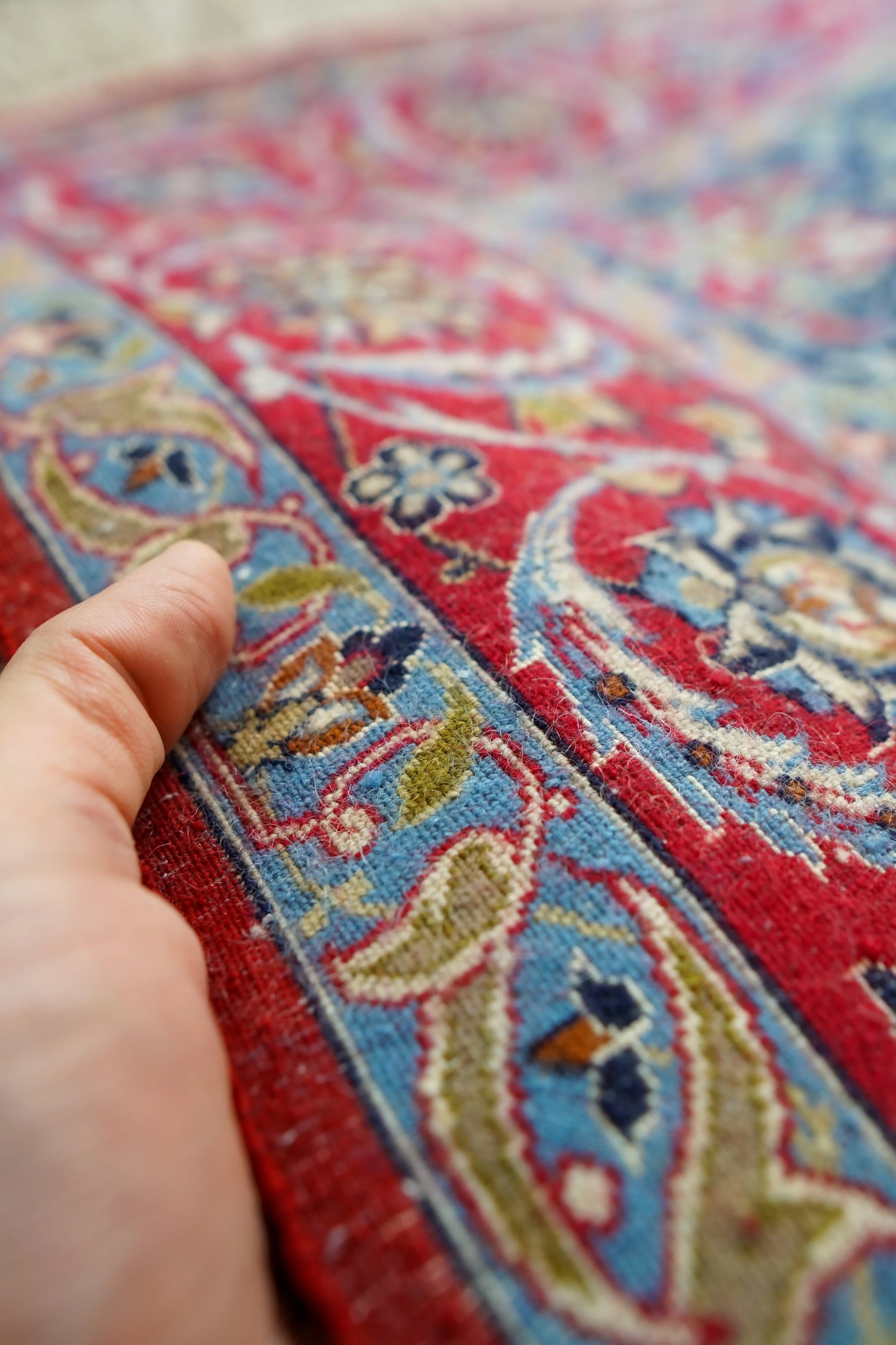 オールドイスファハンラグ ペルシャ絨毯｜伝統と歴史を受け継ぐ手織り