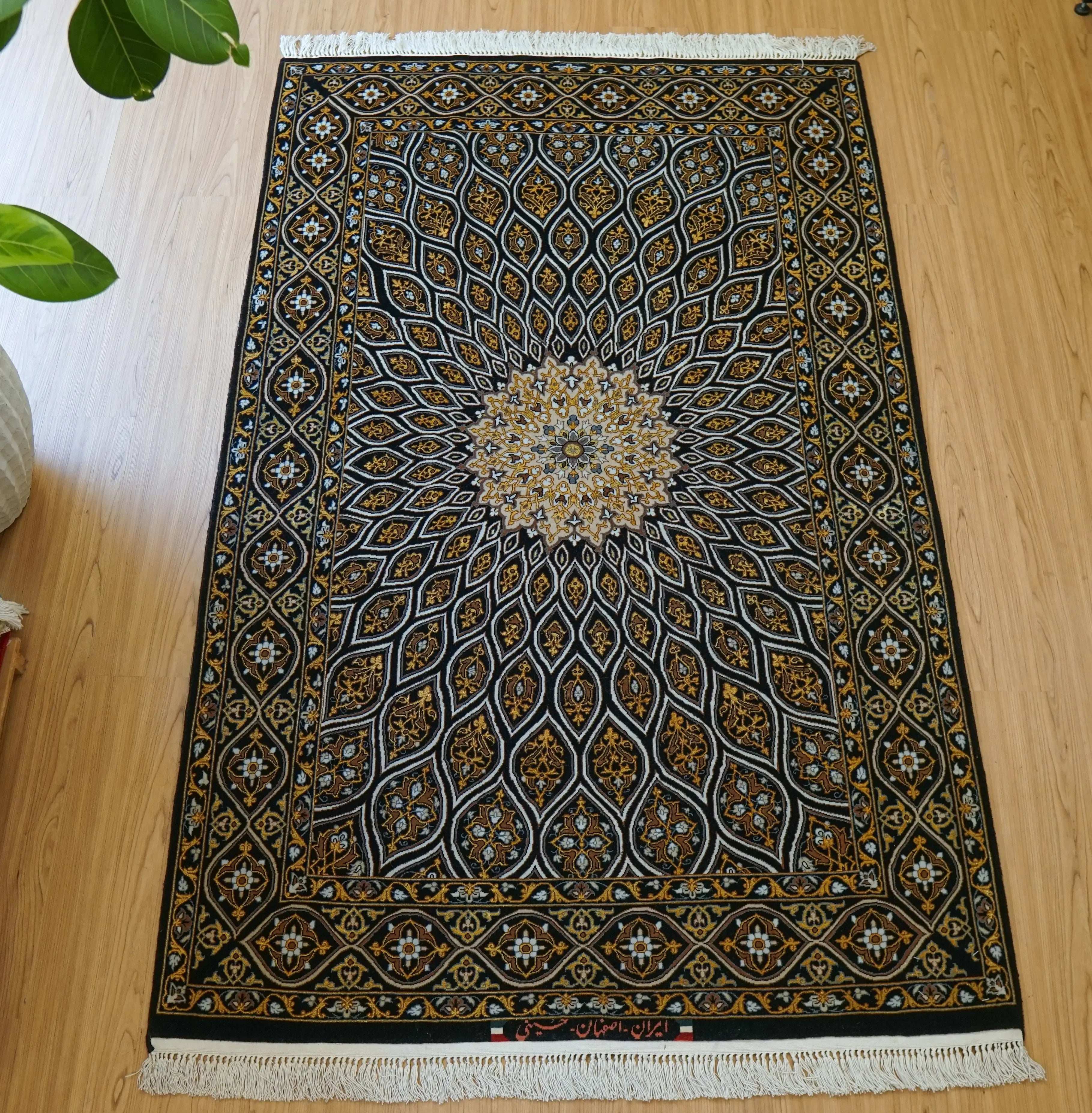 ペルシャ手織り絨毯 イスファハン産 170x110cm ペルシャ絨毯 イスファハン産 フセーエニ房 174×110cm Decorworks
