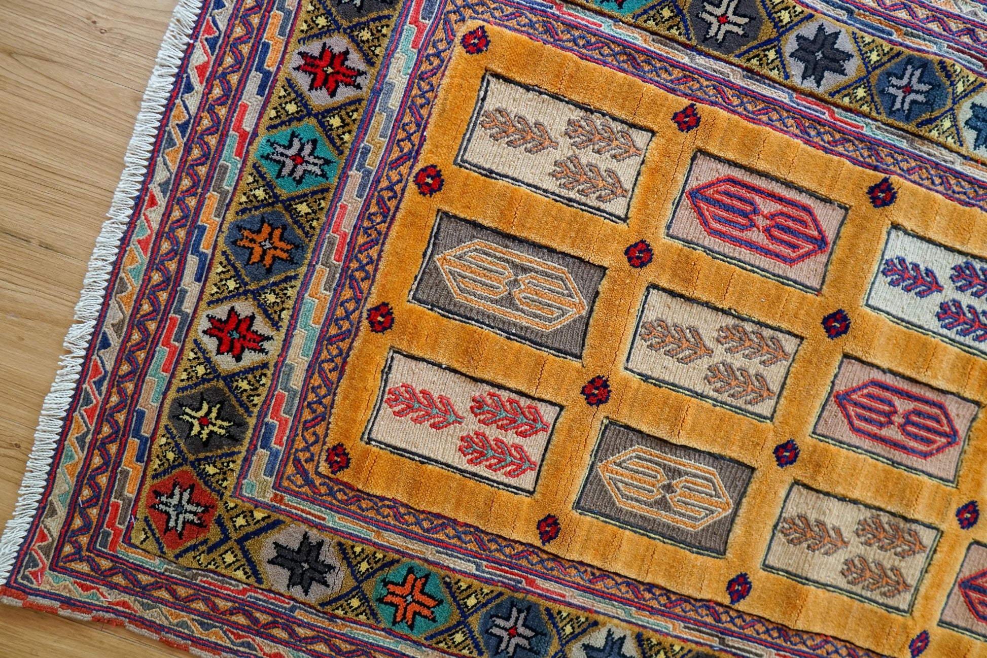 Collection ペルシャ手織り シルジャンキリム ランナー 193×80cm 、廊下やエントランスに最適なトライバルデザイン