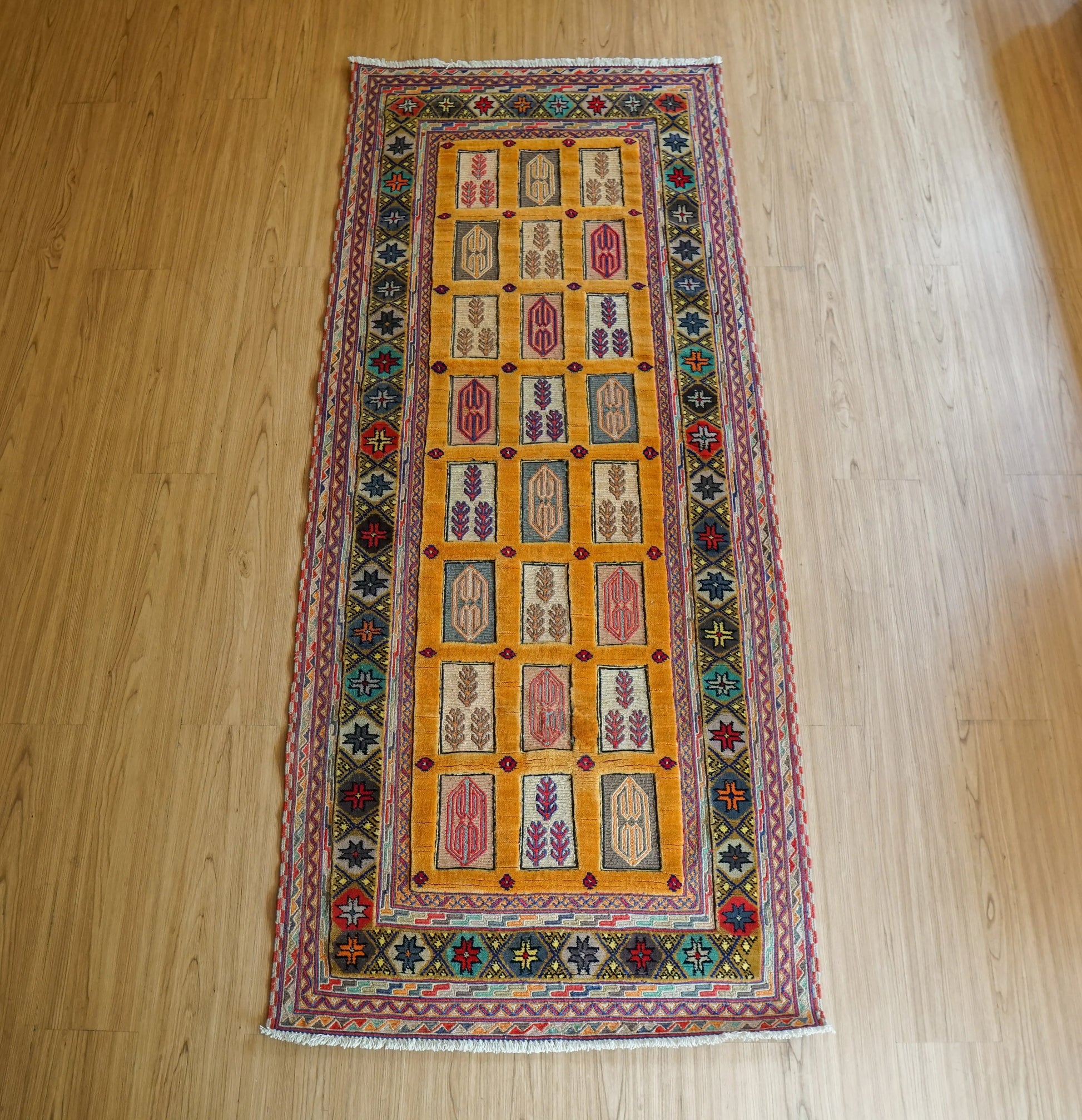 Collection ペルシャ手織り シルジャンキリム ランナー 193×80cm 、廊下やエントランスに最適なトライバルデザイン