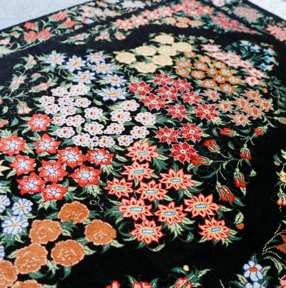 90×58cm　ペルシャクム産の総手織りシルク絨毯　証明書付 Decorworks