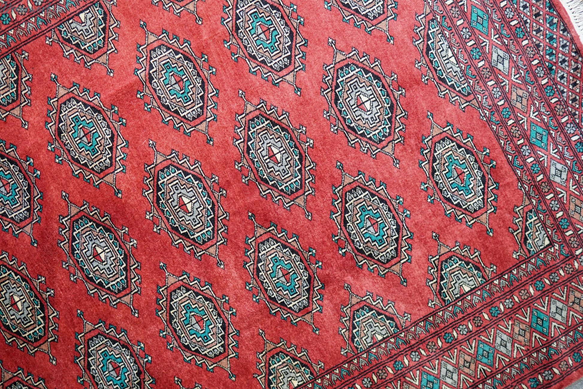 200×126cm【パキスタン手織り絨毯】 Decorworks
