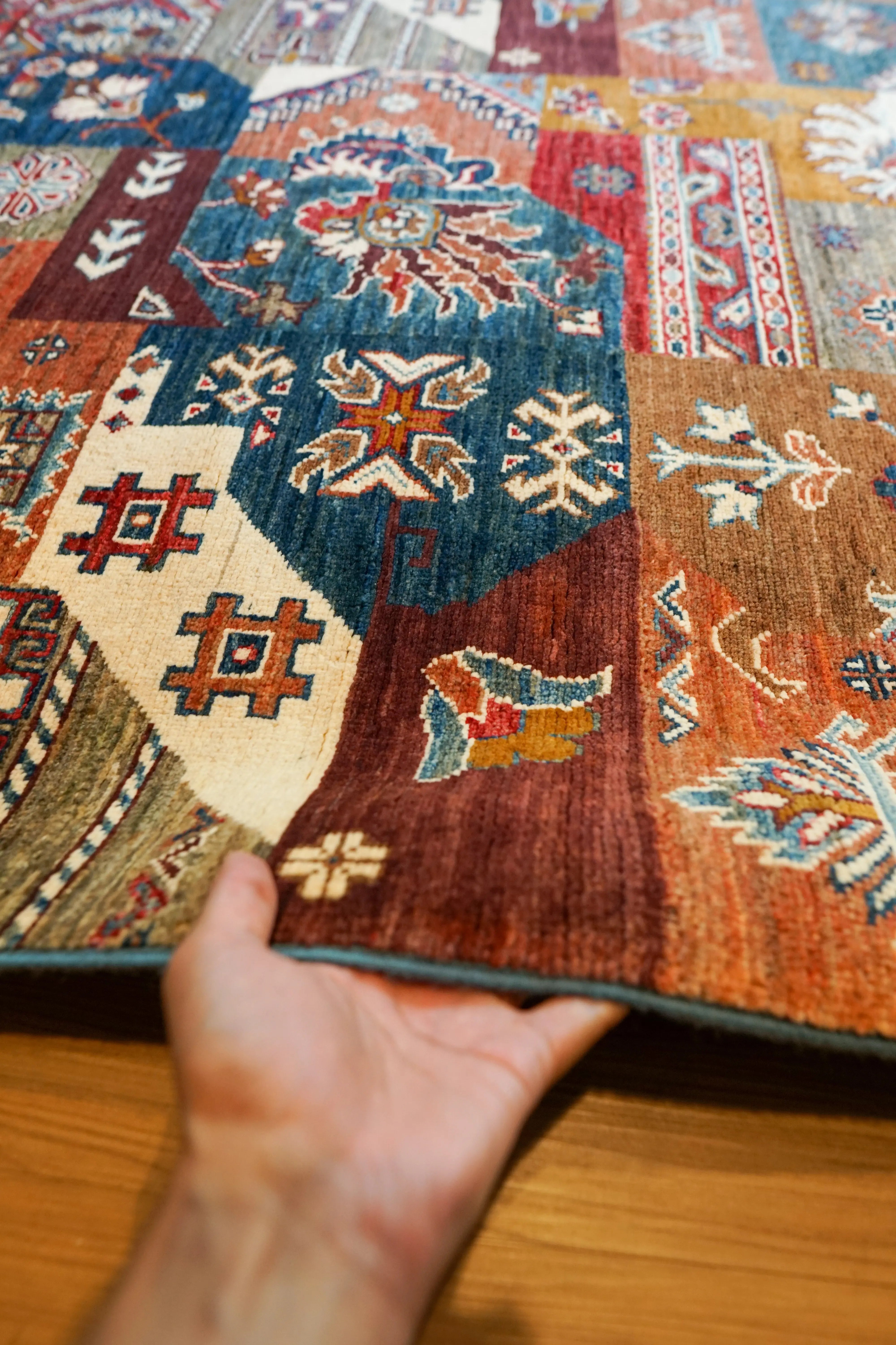 アフガン絨毯 ガズニー産 ウール トライバル 206×153cm アフガン絨毯 ガズニー産 ウール トライバルパッチワーク