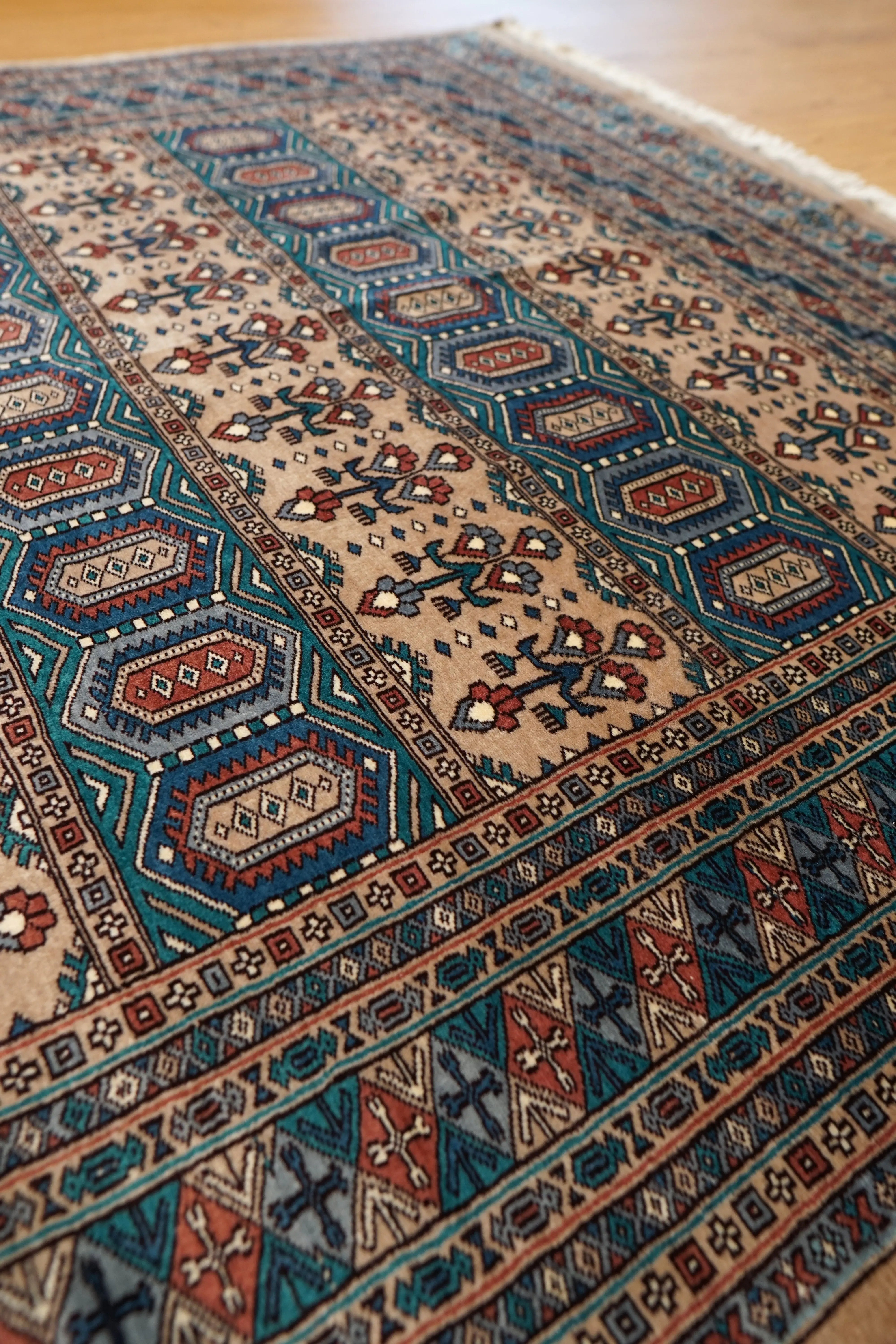 パキスタン手織り絨毯 229×151cm パキスタン手織り絨毯 229×151cm ニュージーランドウール 高品質