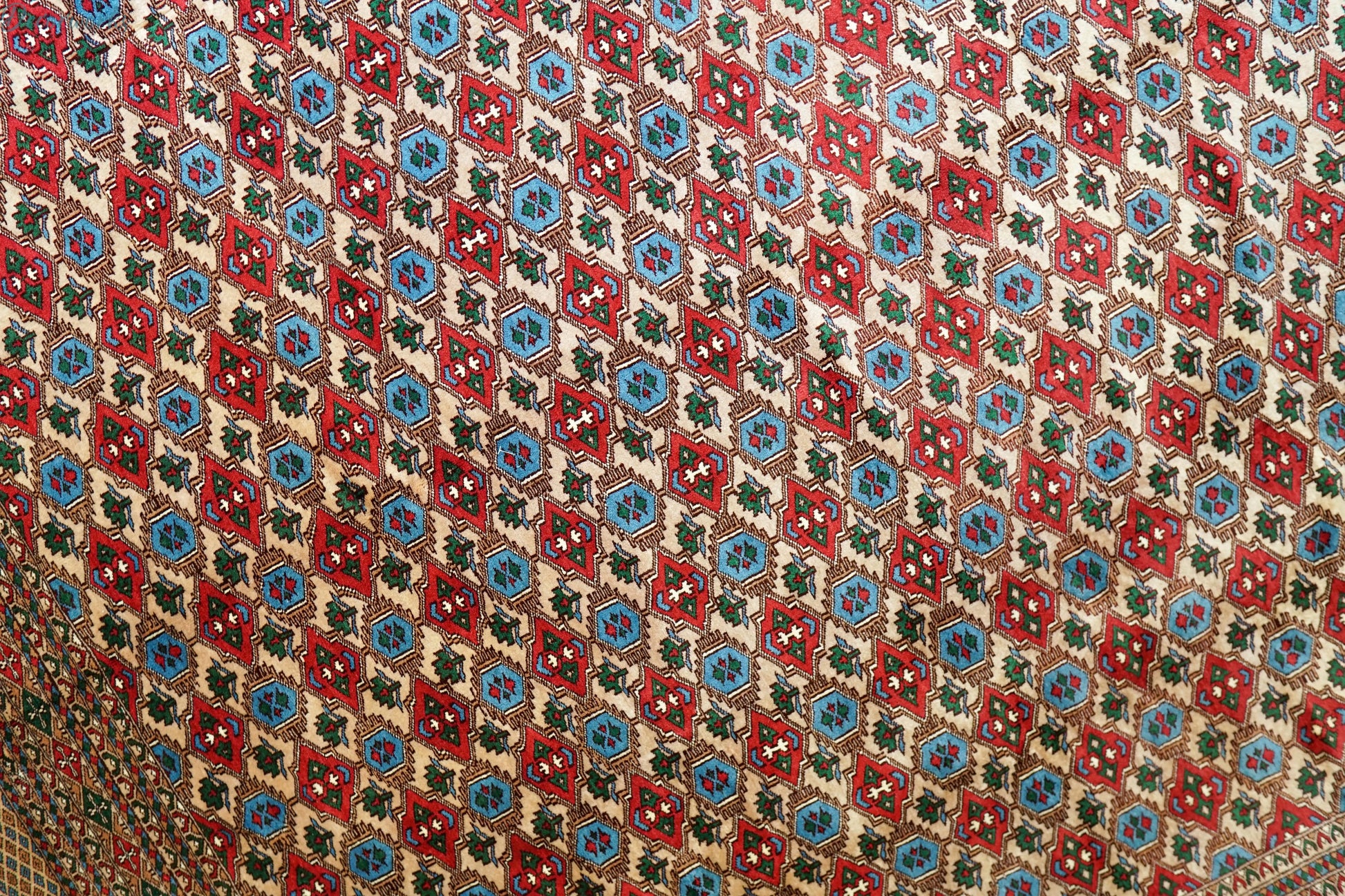 247×244cm パキスタン手織り絨毯 Decorworks