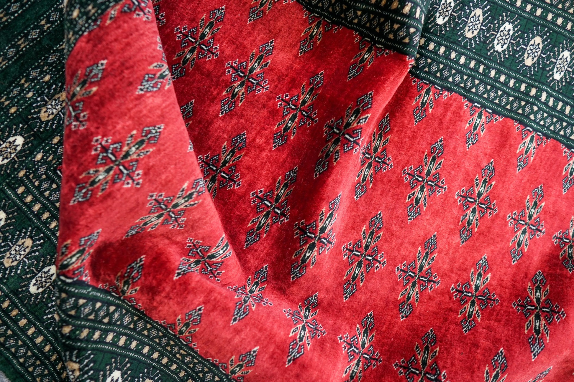 143×92cm  パキスタン手織り絨毯 Decorworks