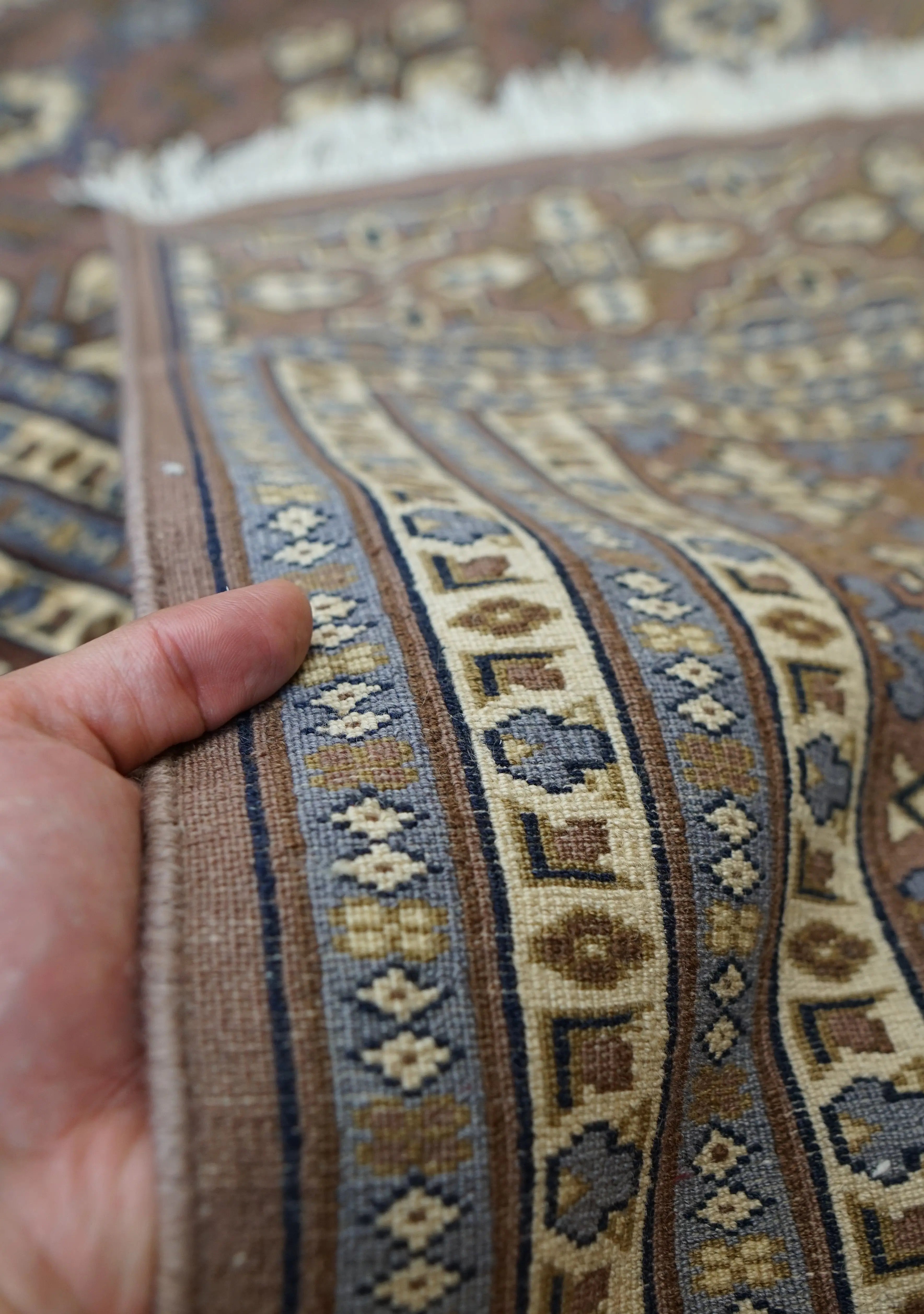 Y2270-2 パキスタン産 ウール 手織り 絨毯 120×77㎝ gandh-ra_ss600901