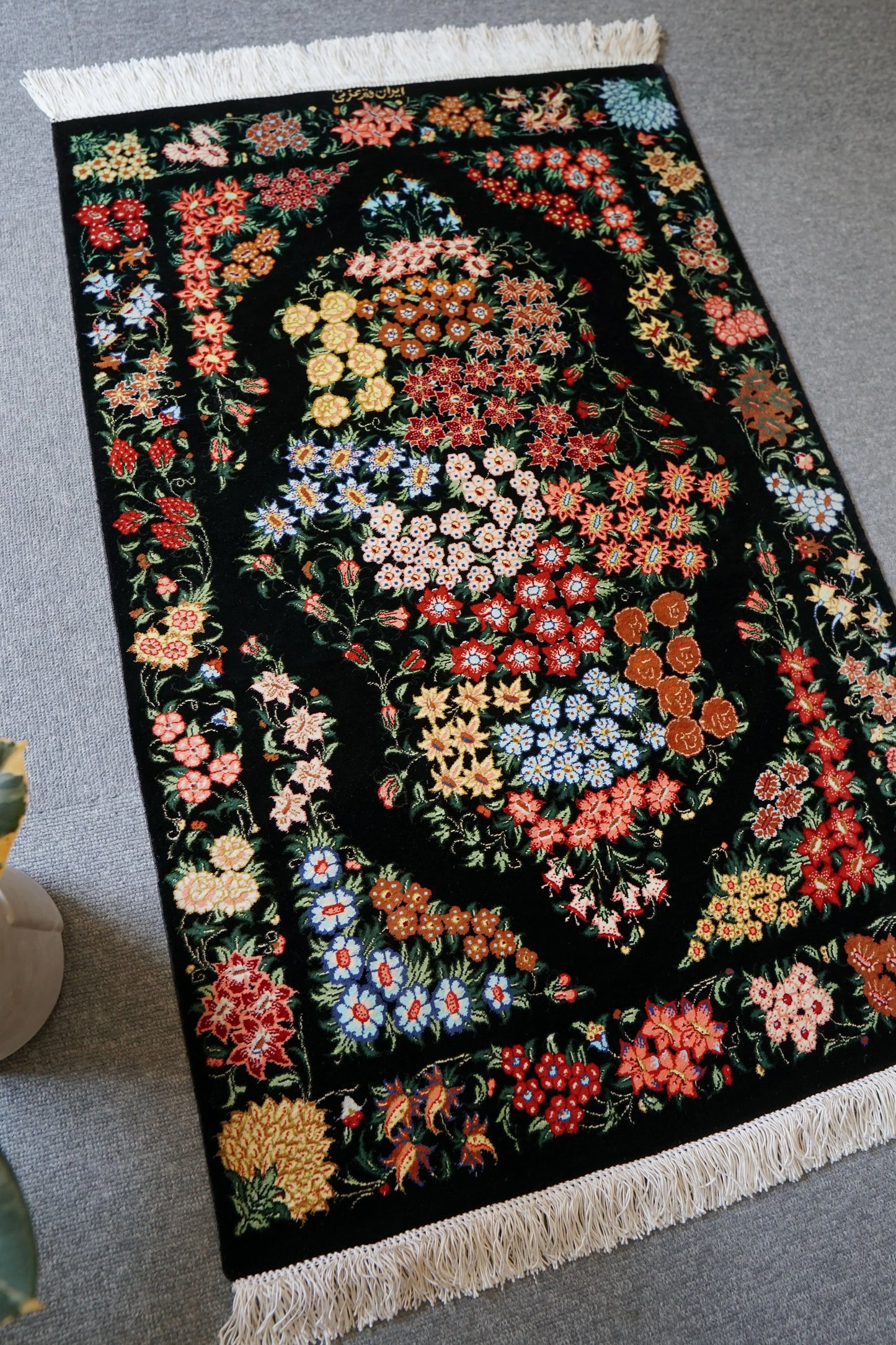 90×58cm　ペルシャクム産の総手織りシルク絨毯　証明書付 Decorworks