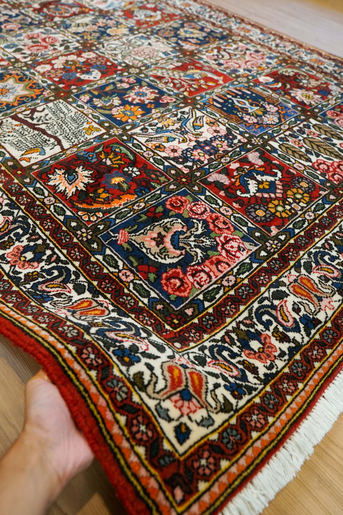  ペルシャ絨毯 バクティアリ産 202×136cm