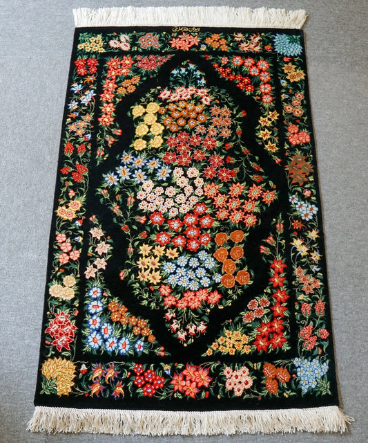 90×58cm　ペルシャクム産の総手織りシルク絨毯　証明書付 Decorworks