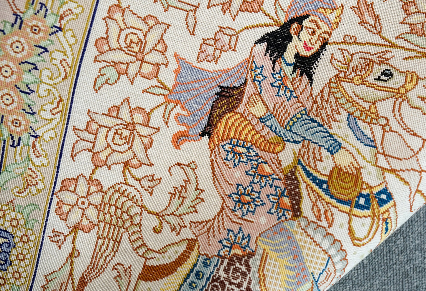 88×66cm　【ペルシャ絨毯　クム産　ラザイー房　シルク 100%　】証明書付 Decorworks