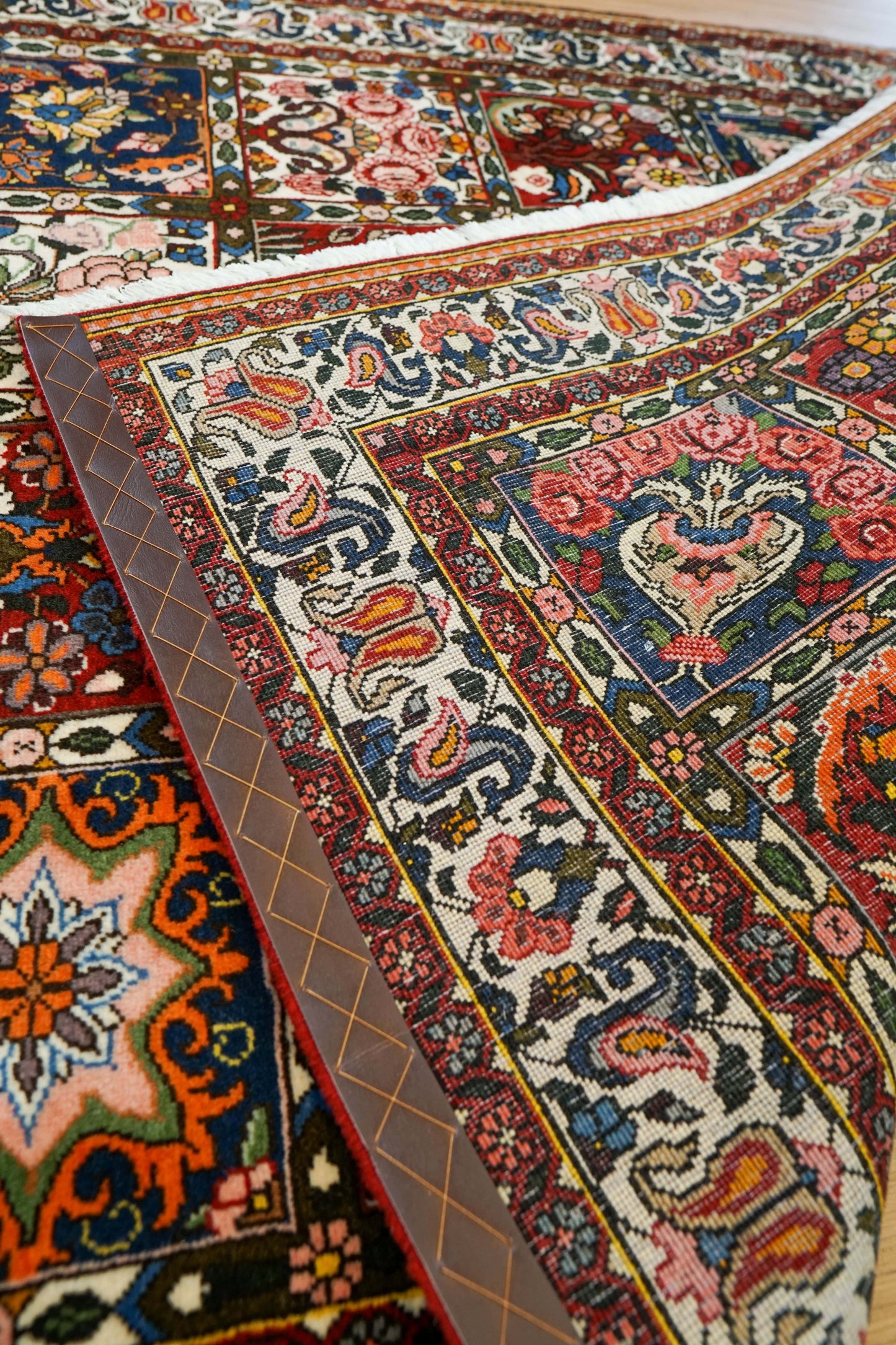  ペルシャ絨毯 バクティアリ産 202×136cm