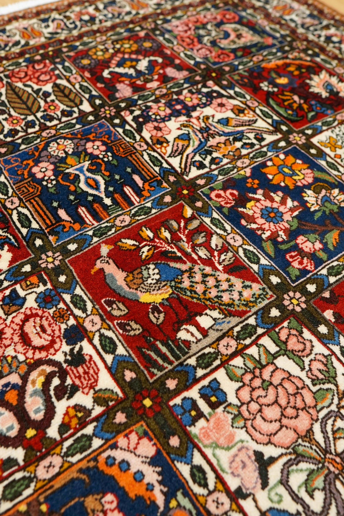  ペルシャ絨毯 バクティアリ産 202×136cm