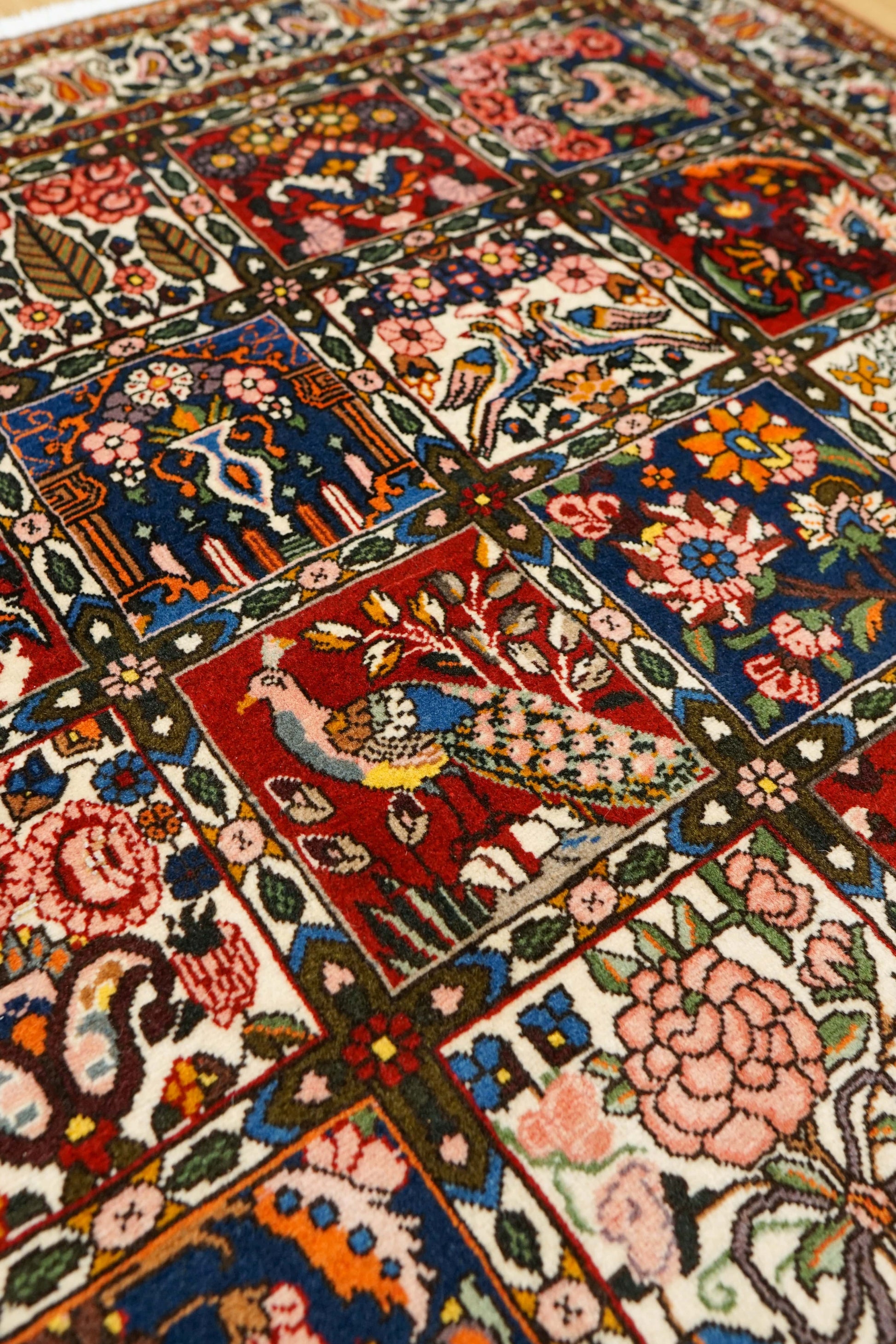  ペルシャ絨毯 バクティアリ産 202×136cm