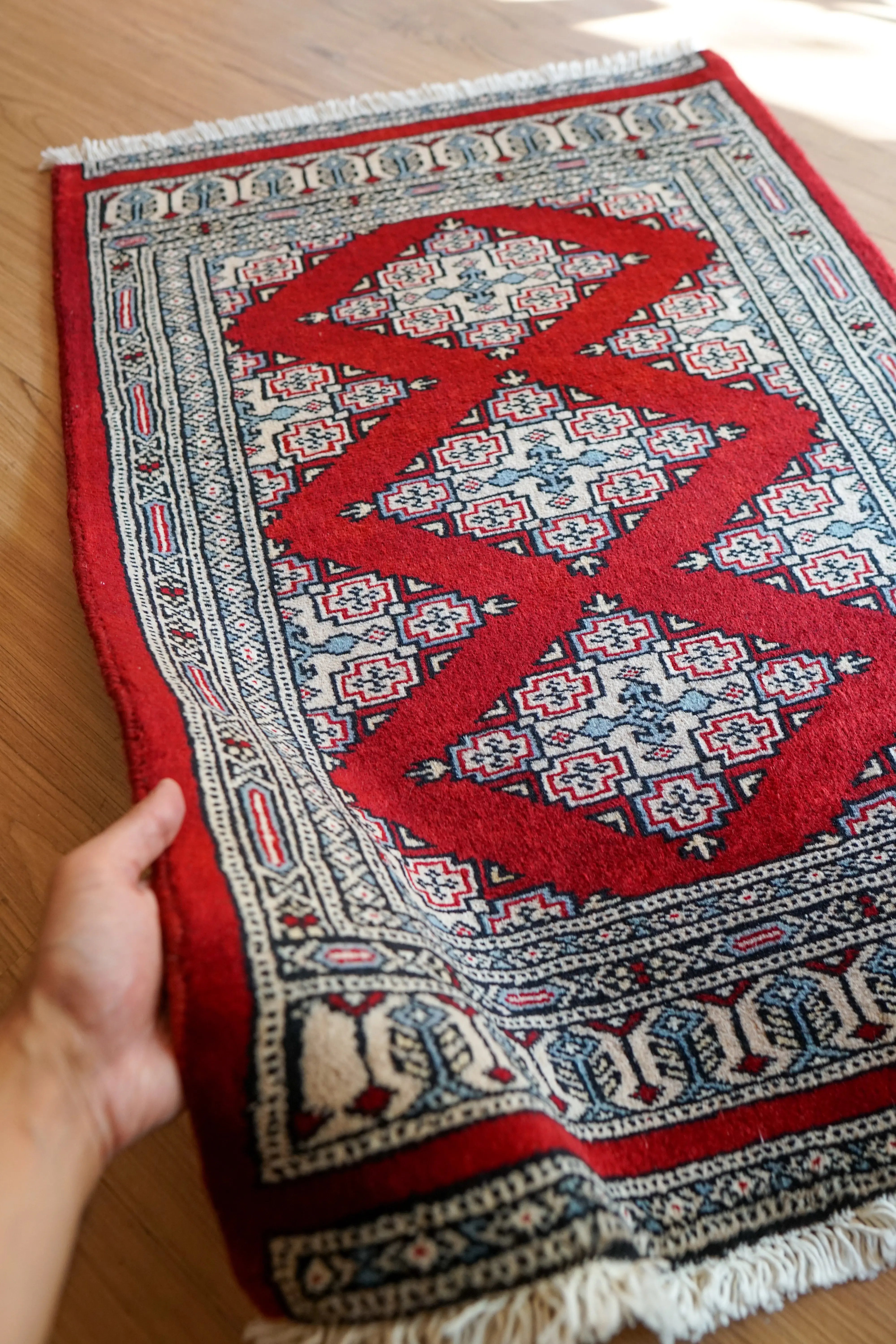 手織り パキスタン段通　ウールラグ 幾何学模様 赤 楽天市場】パキスタン段通の通販