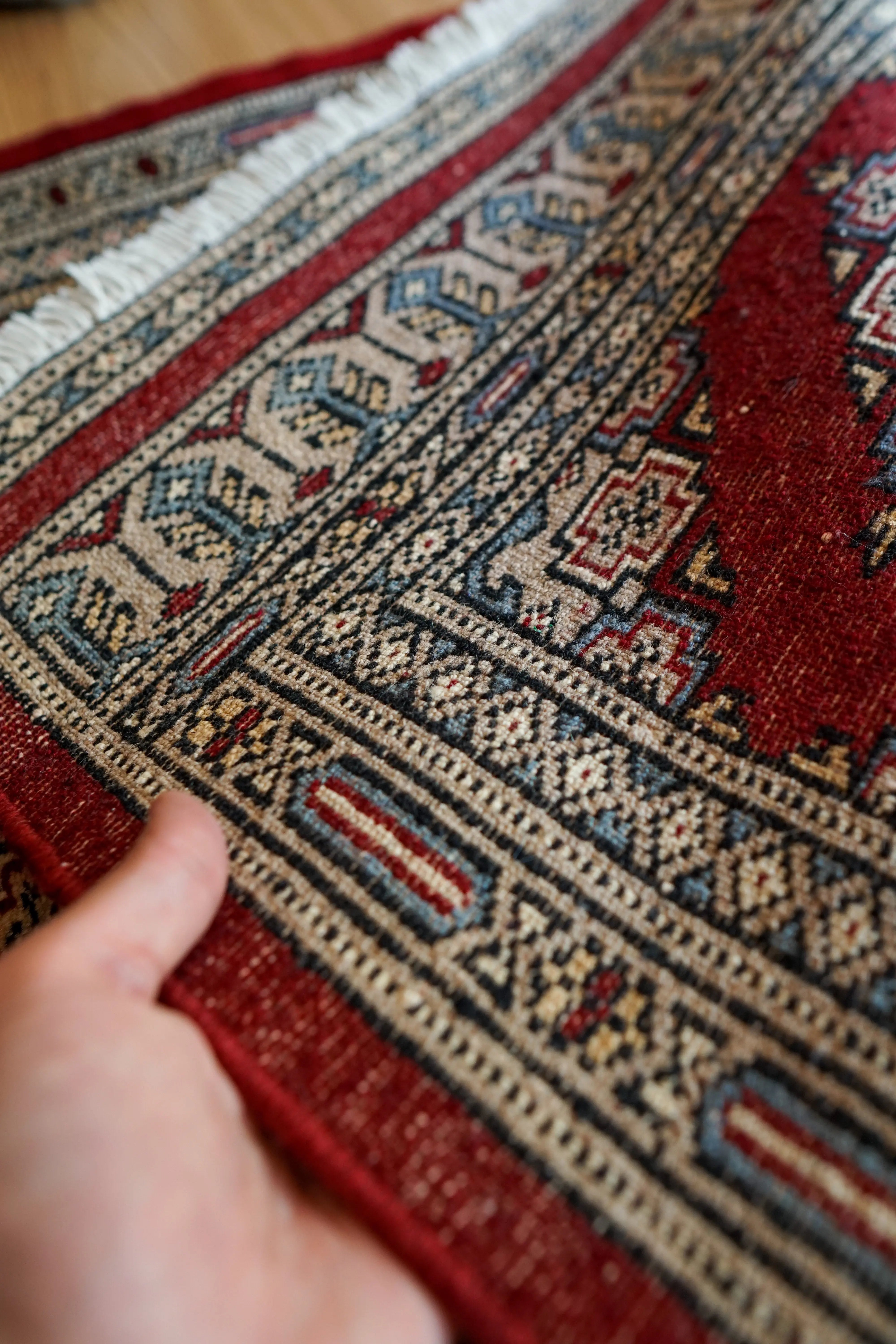 手織り パキスタン段通　ウールラグ 幾何学模様 赤 手織り パキスタン段通 ウールラグ 幾何学模様 赤 パキスタン