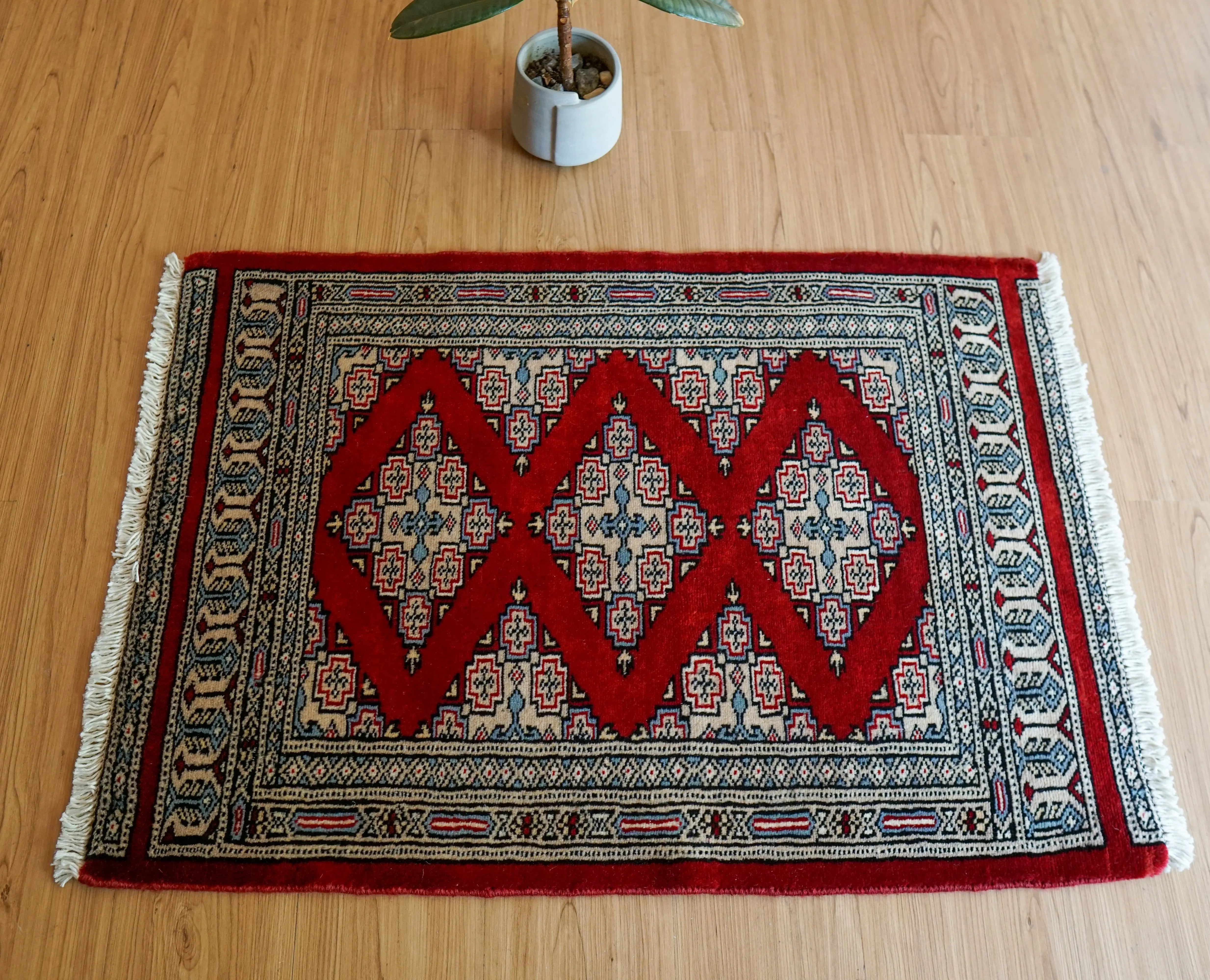 パキスタン手織り絨毯 88×62cm、ジャールダールデザインの伝統