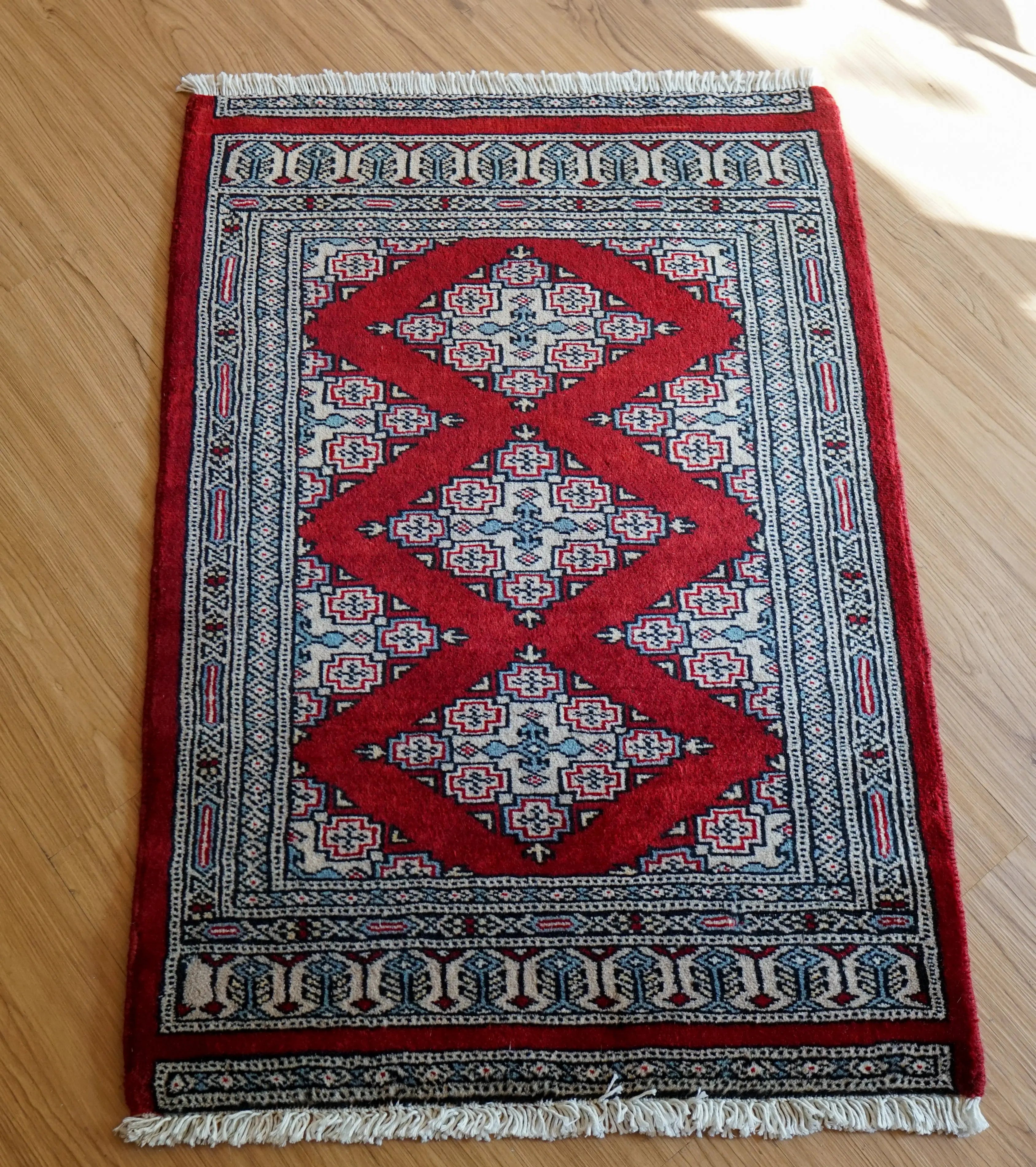 手織り パキスタン段通　ウールラグ 幾何学模様 赤 楽天市場】パキスタン段通の通販