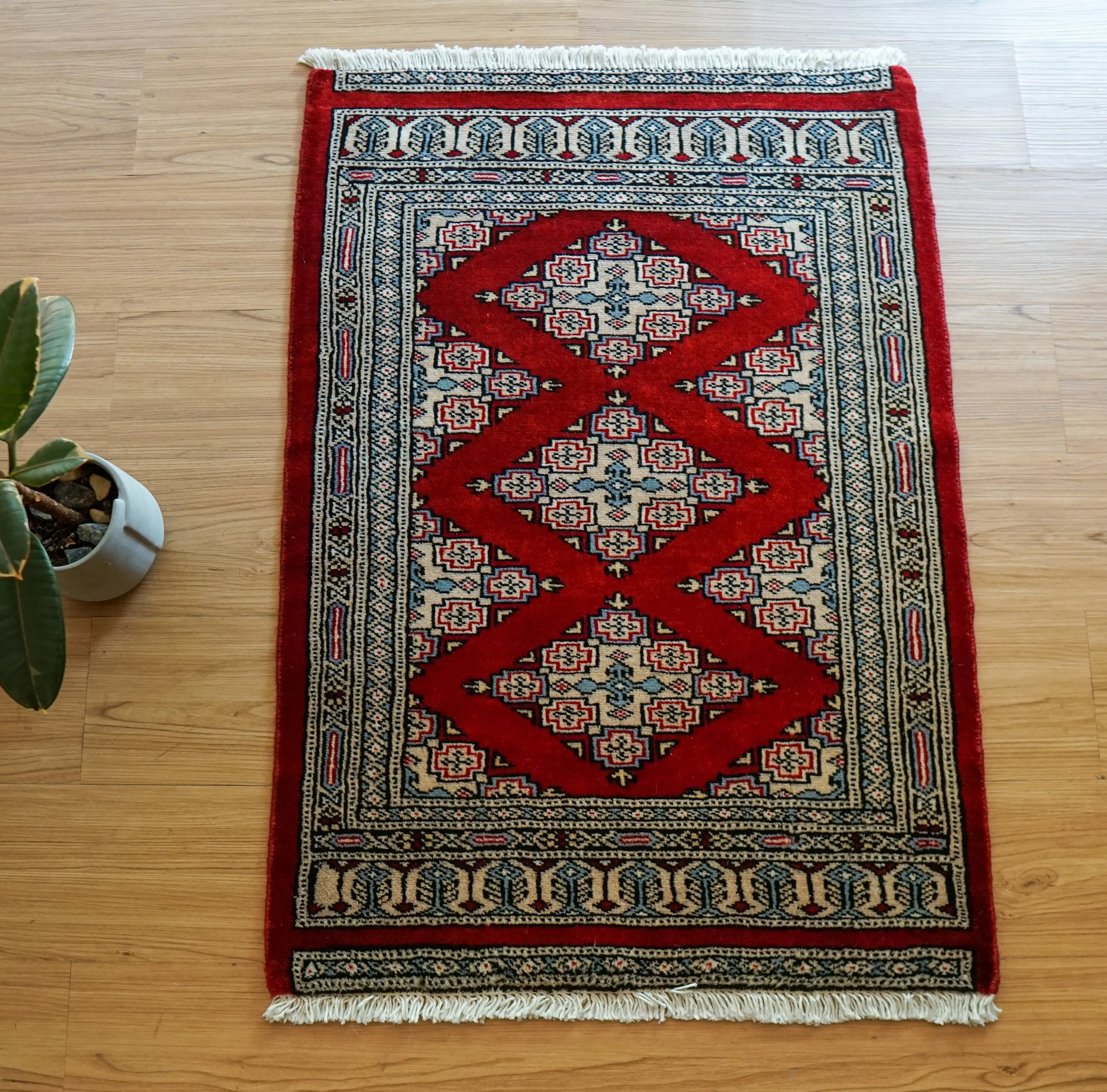 パキスタン手織り絨毯 88×62cm、ジャールダールデザインの伝統