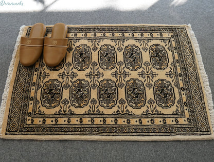 90×63cm パキスタン手織り絨毯 Decorworks