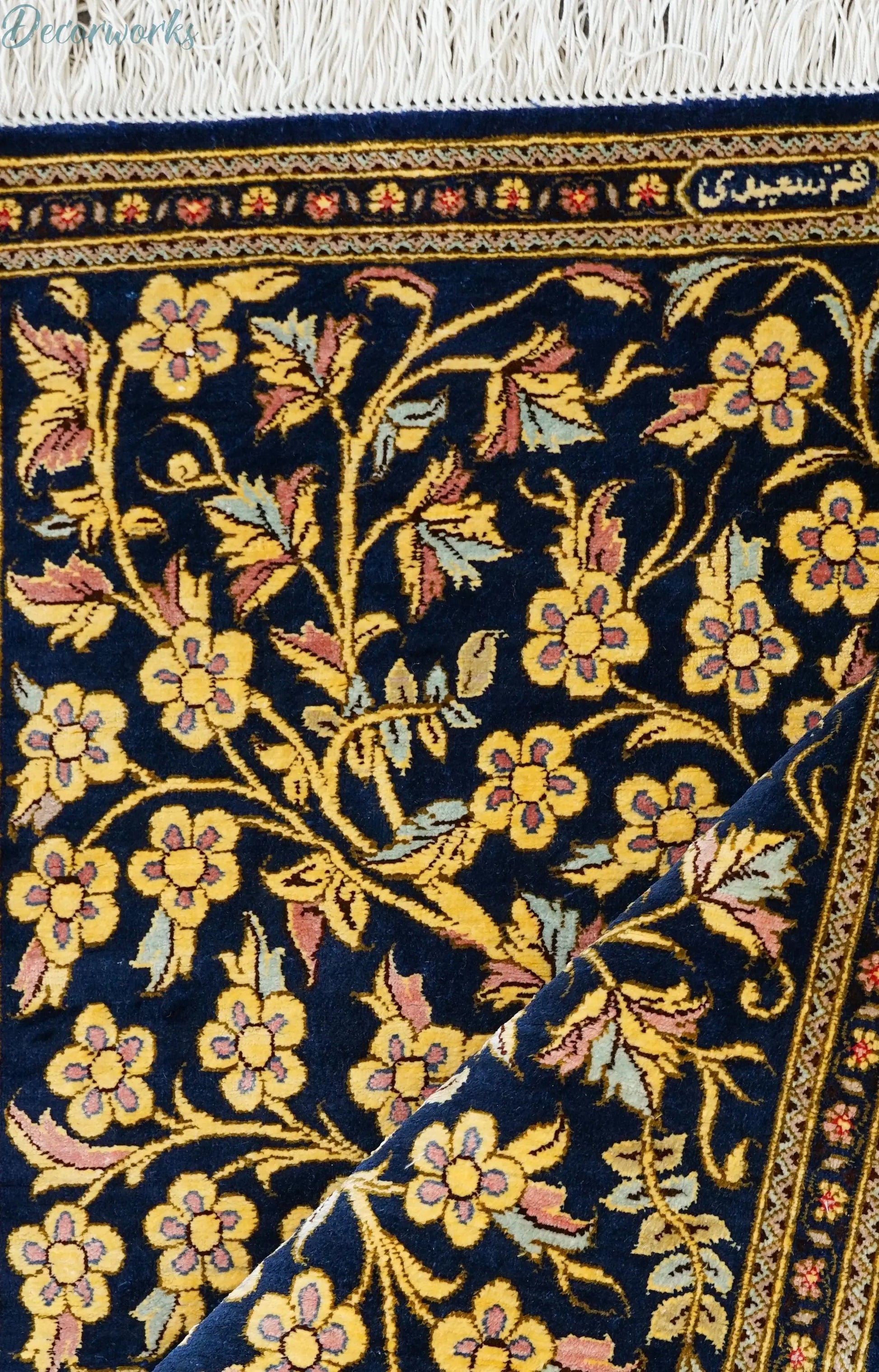 91×58cm　ペルシャクム産の総手織りシルク絨毯　証明書付 - Decorworks