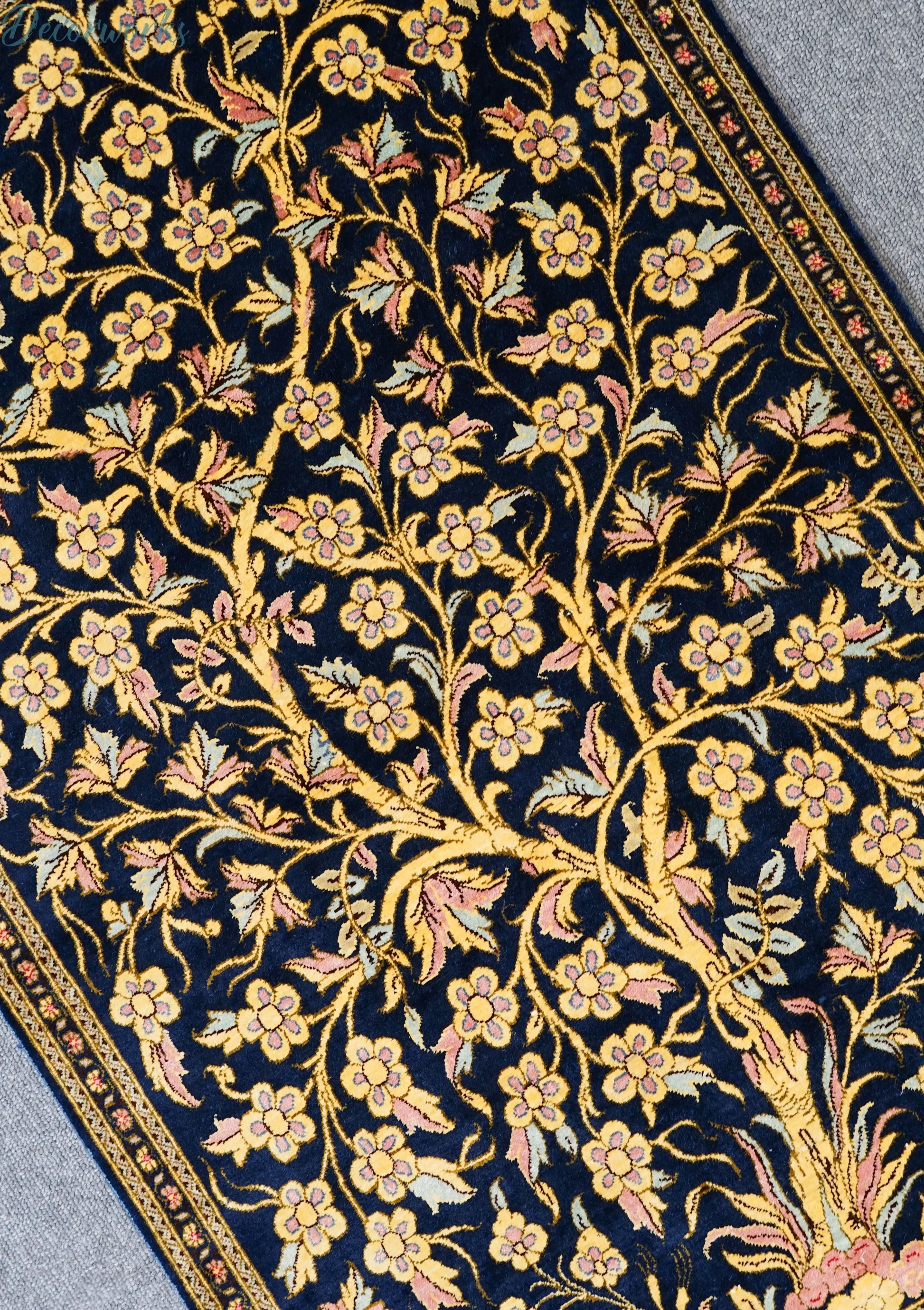 91×58cm　ペルシャクム産の総手織りシルク絨毯　証明書付 - Decorworks